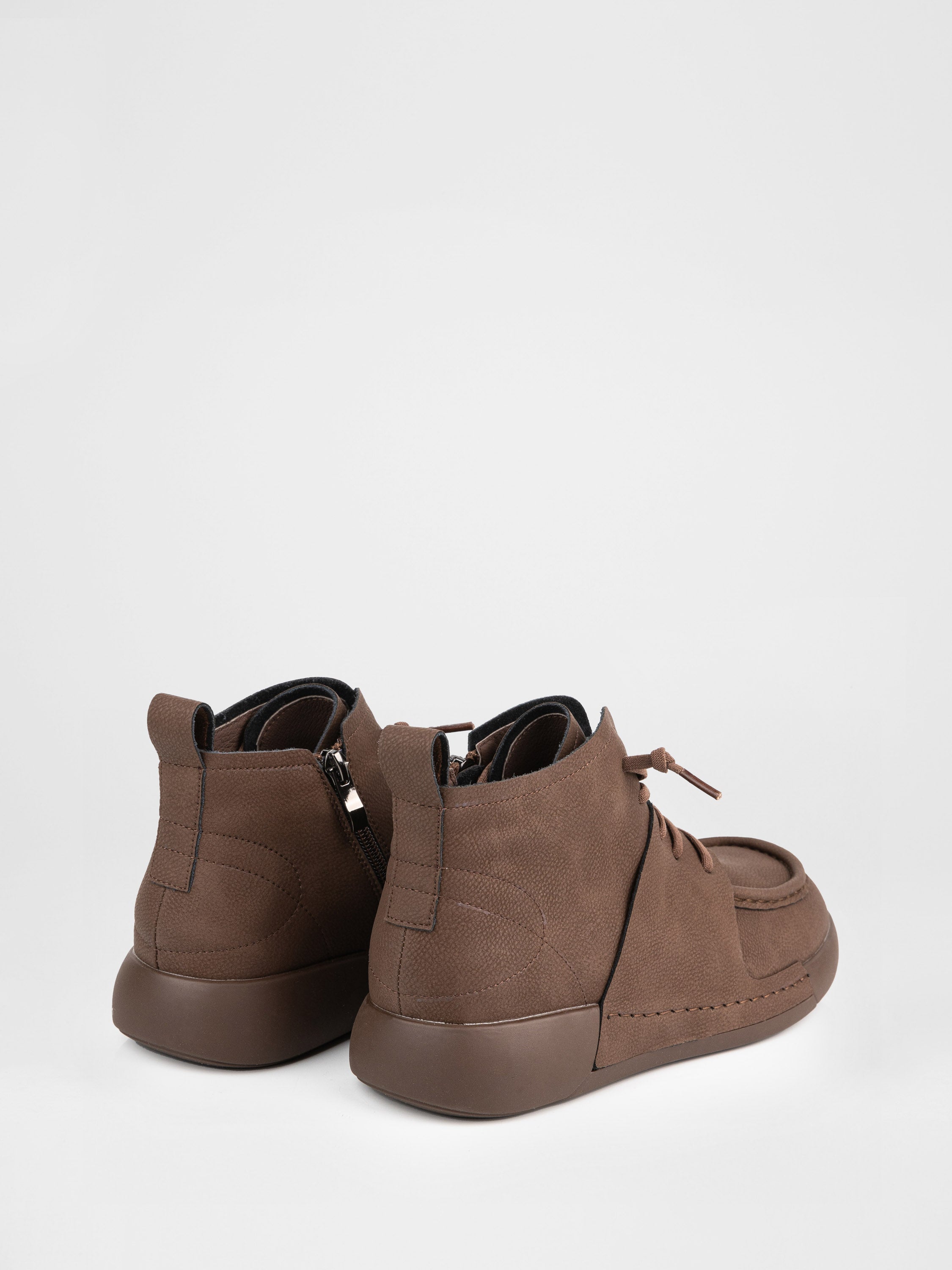 Шкіряні черевики у коричневому кольорі