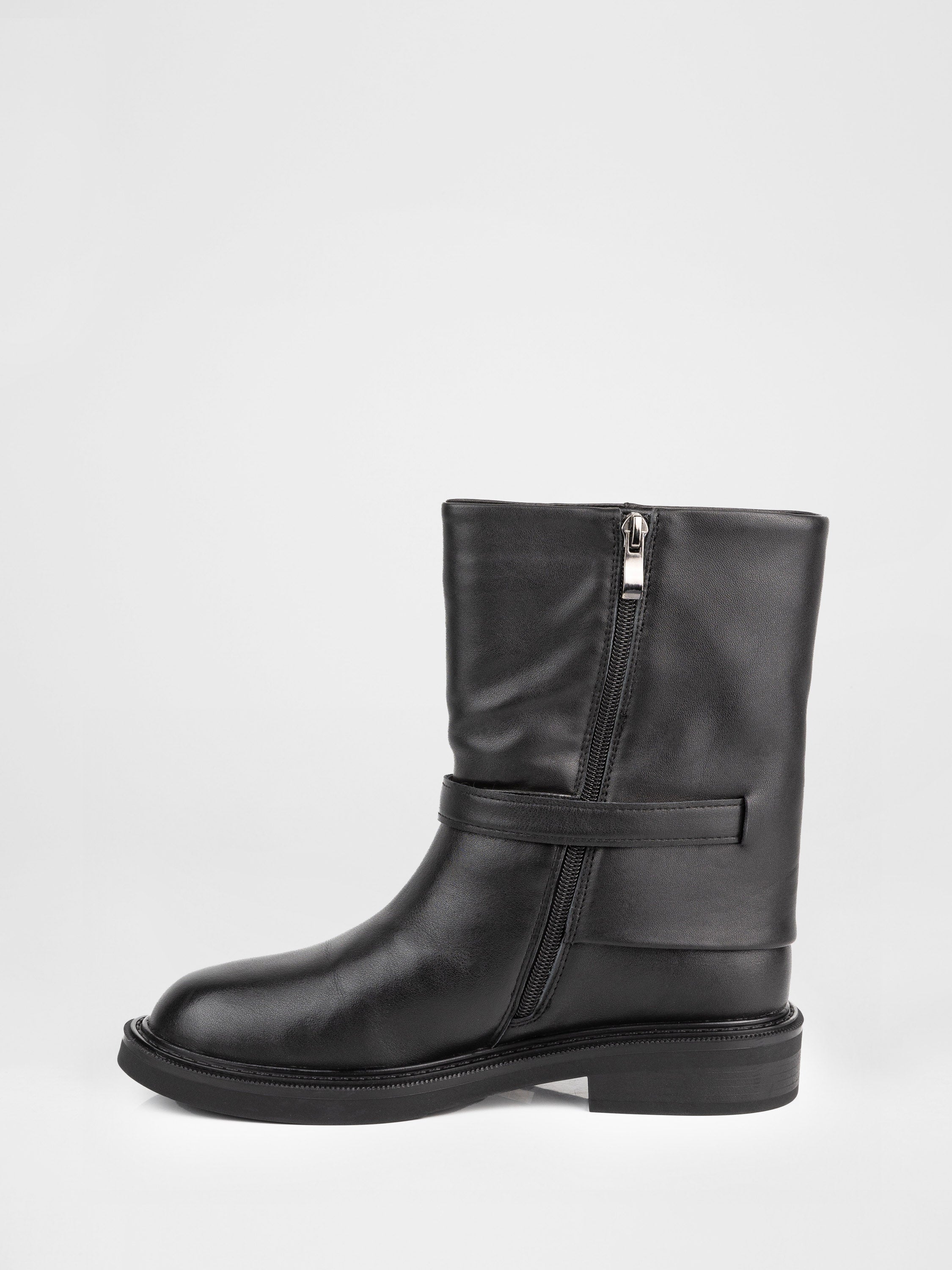 Зимові черевики у чорному кольорі