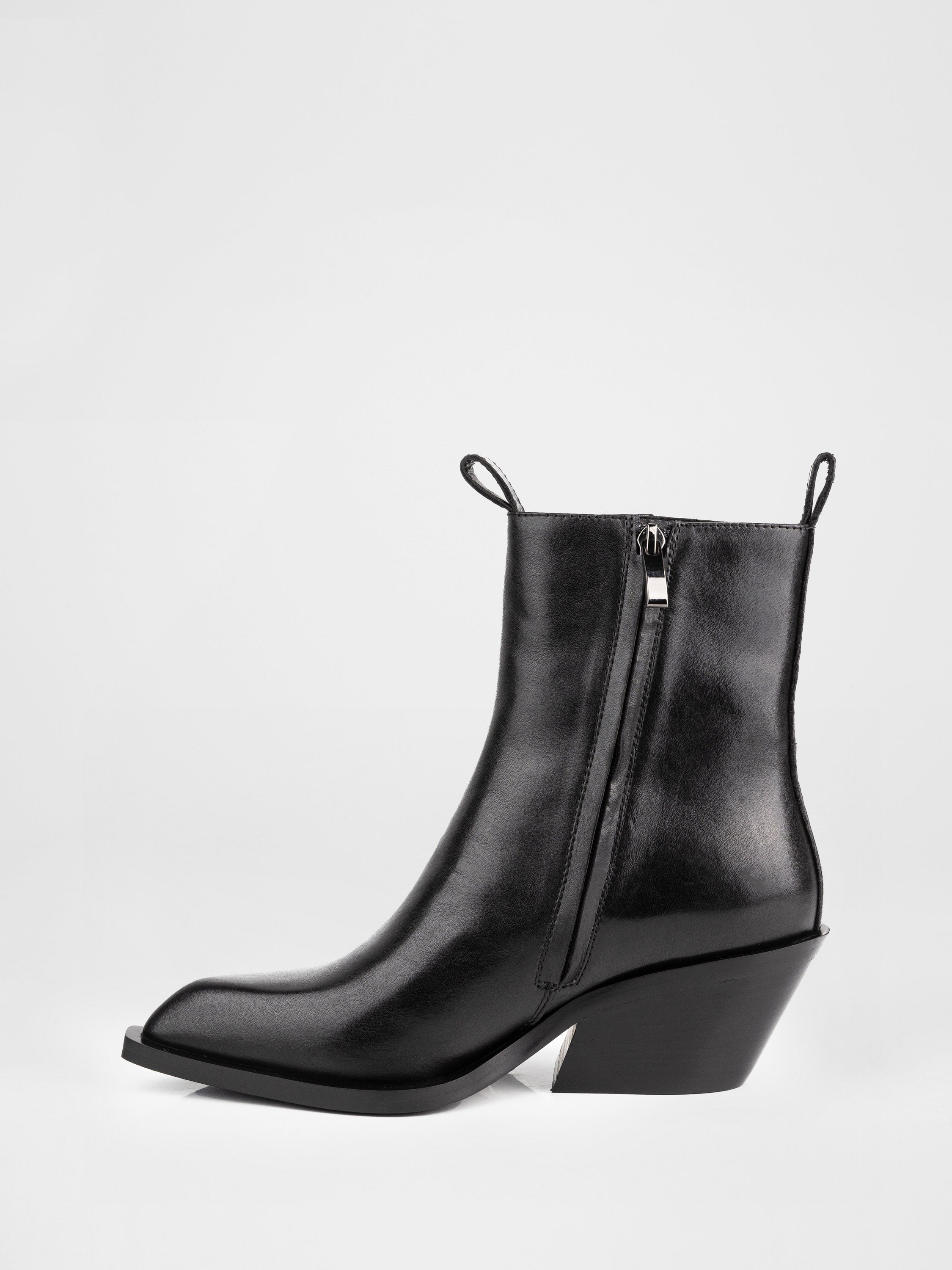 Ковбойки у чорному кольорі