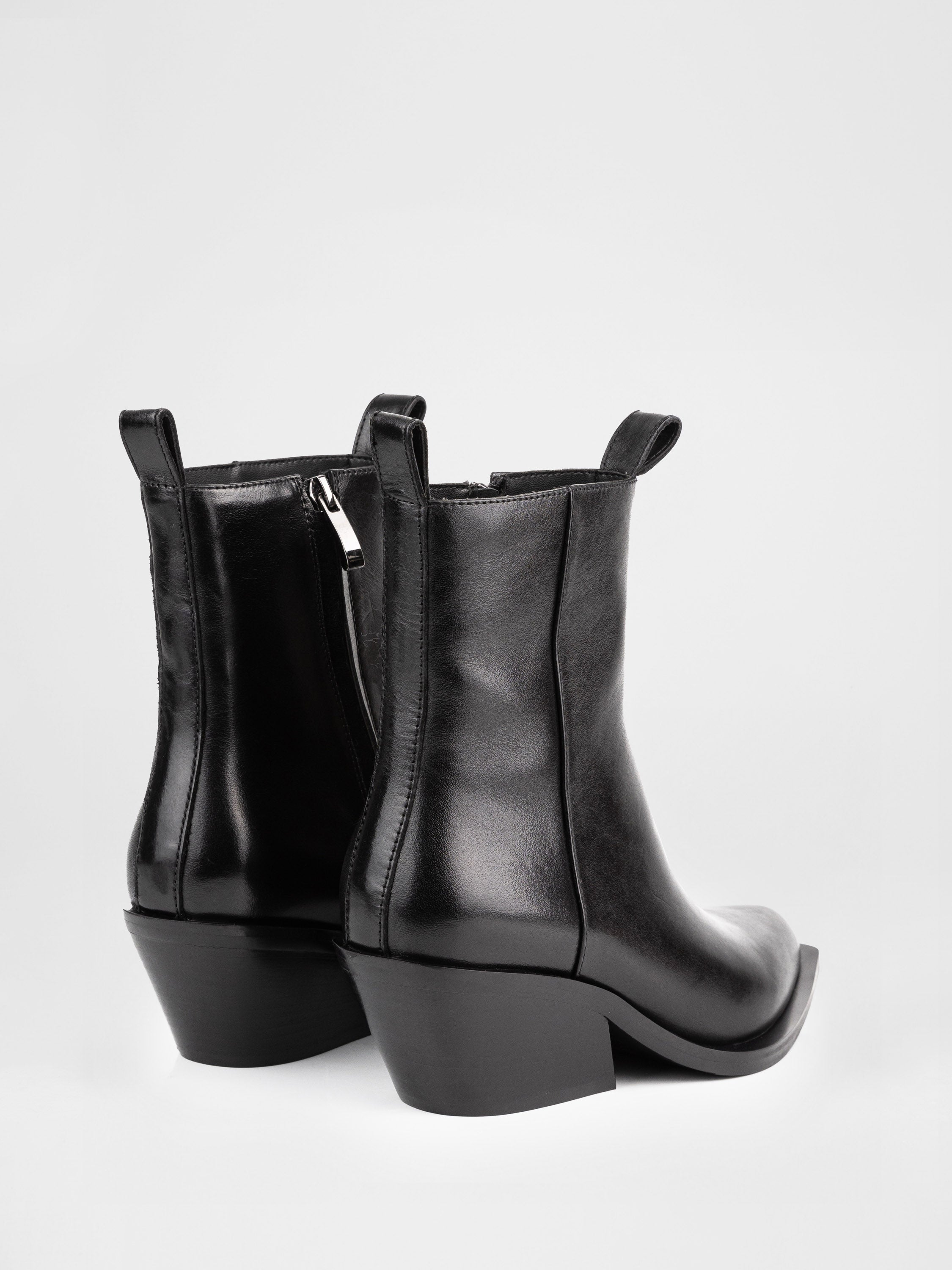 Ковбойки у чорному кольорі