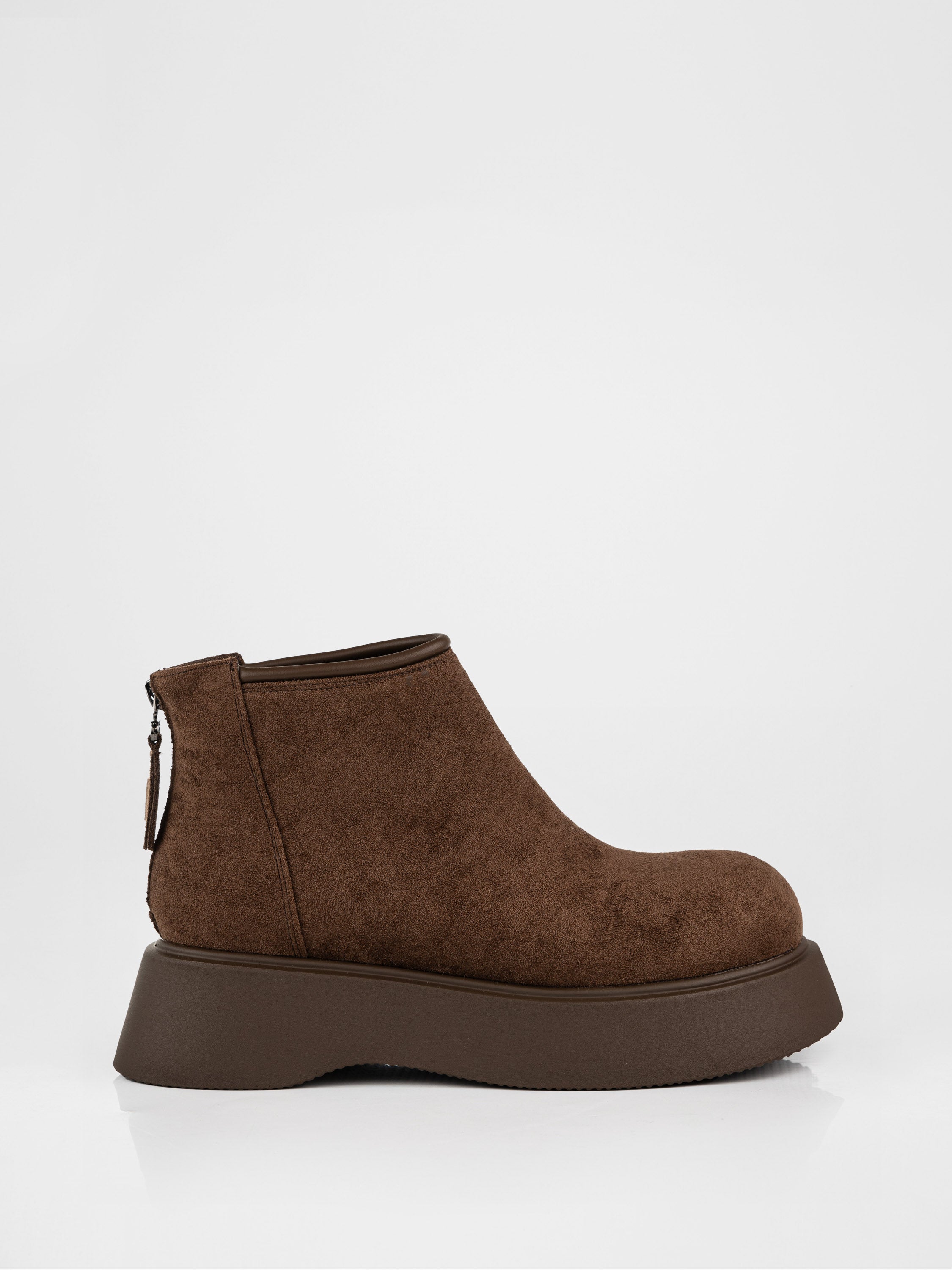 Черевики на масивній платформі у коричневому кольорі