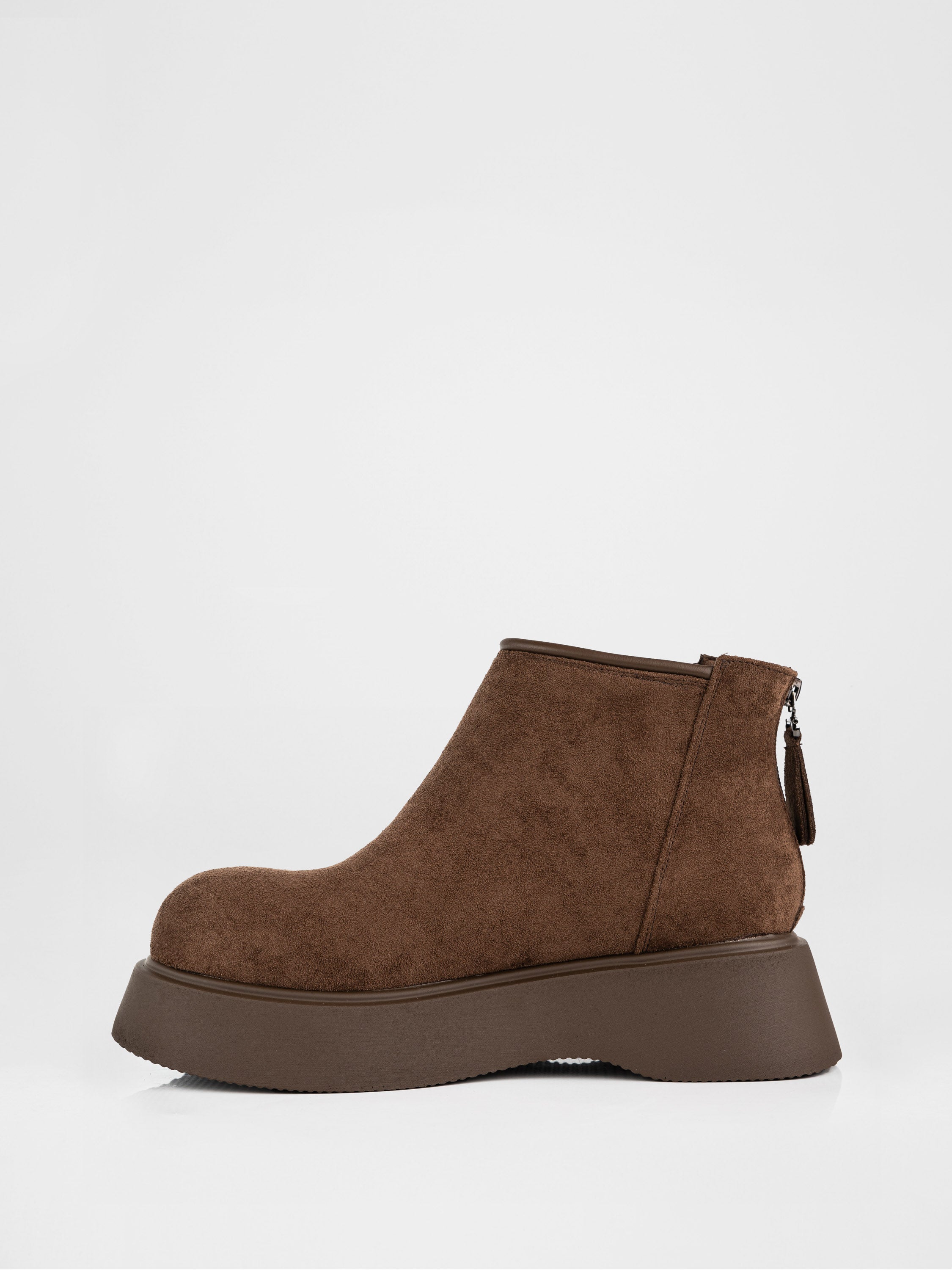 Черевики на масивній платформі у коричневому кольорі