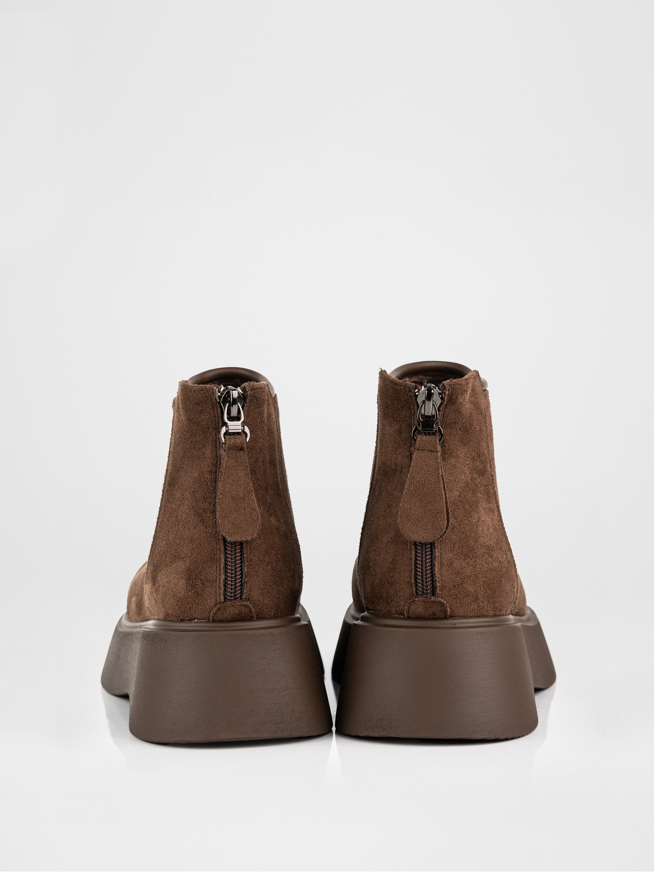 Черевики на масивній платформі у коричневому кольорі