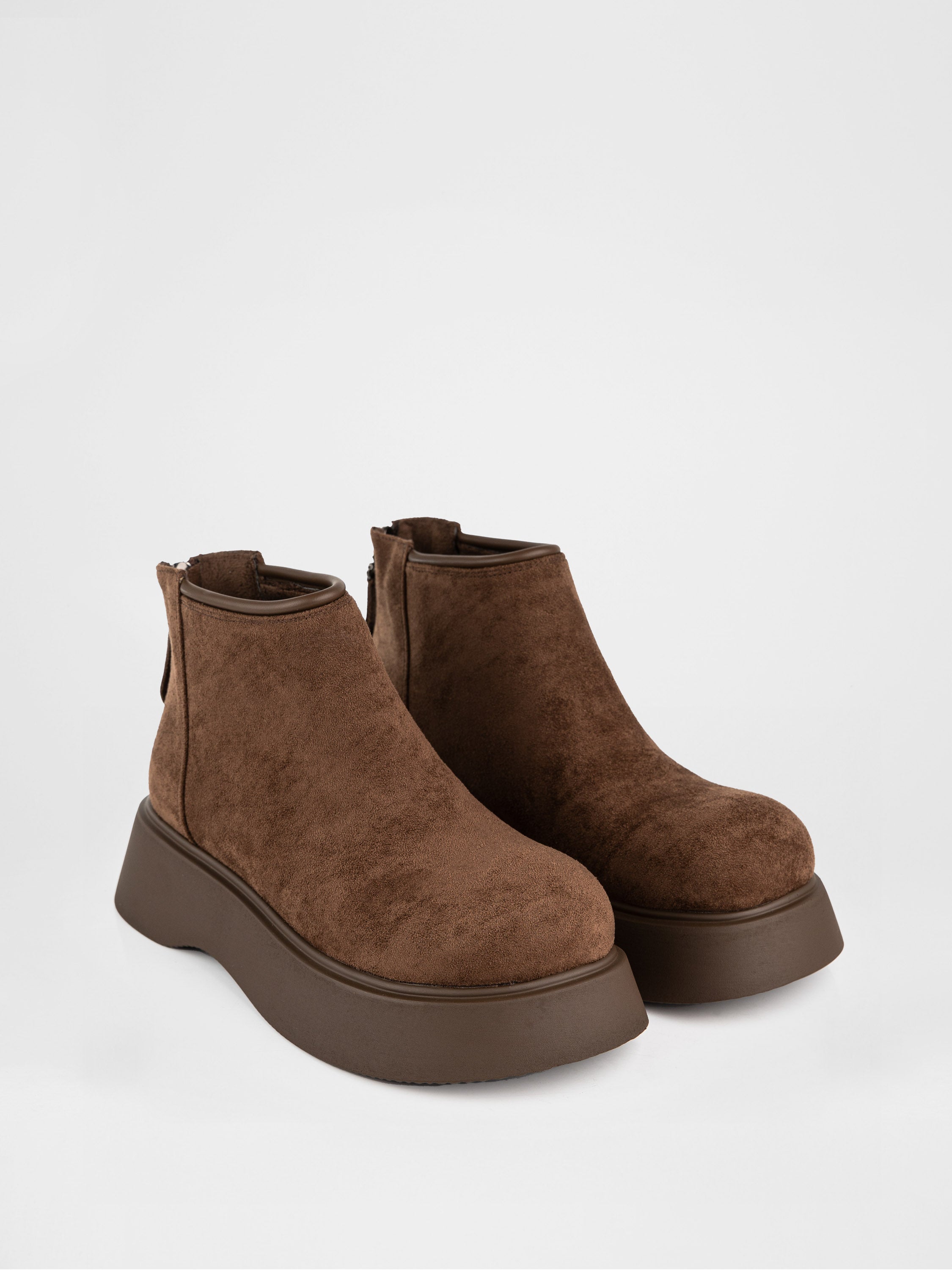 Черевики на масивній платформі у коричневому кольорі