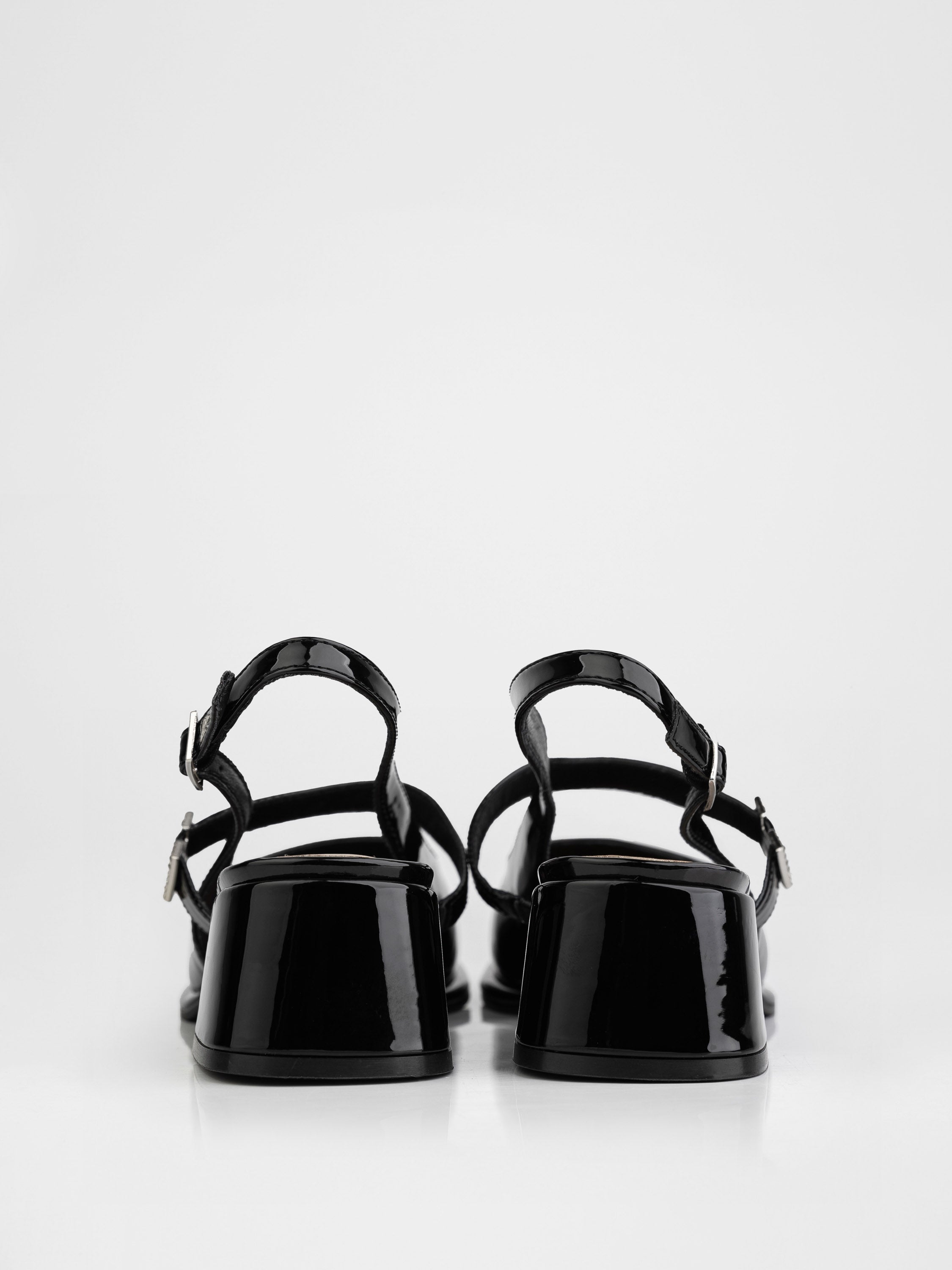 Слінгбеки на стійких підборах у чорному кольорі