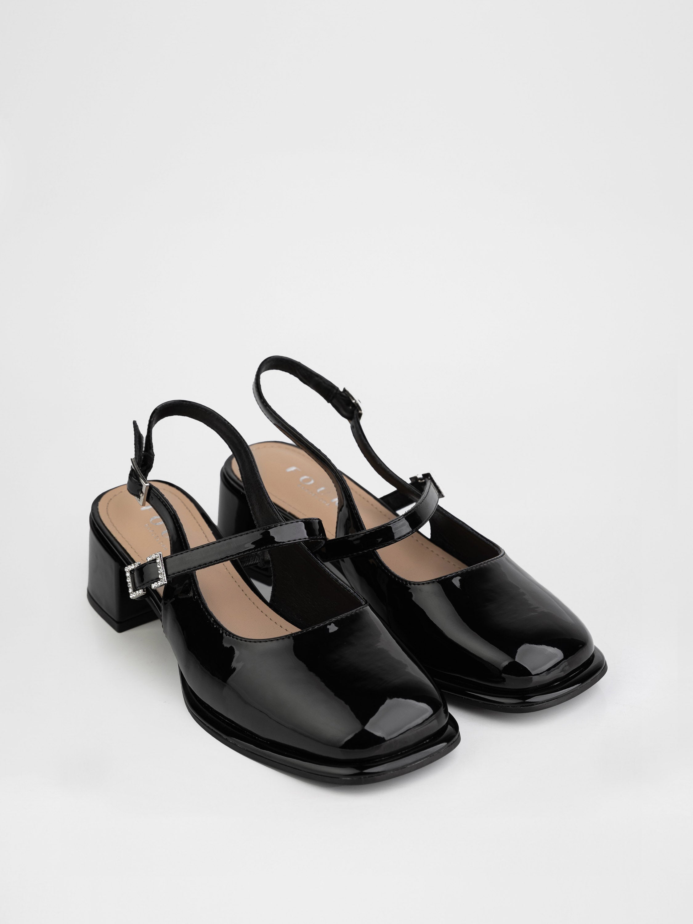 Слінгбеки на стійких підборах у чорному кольорі