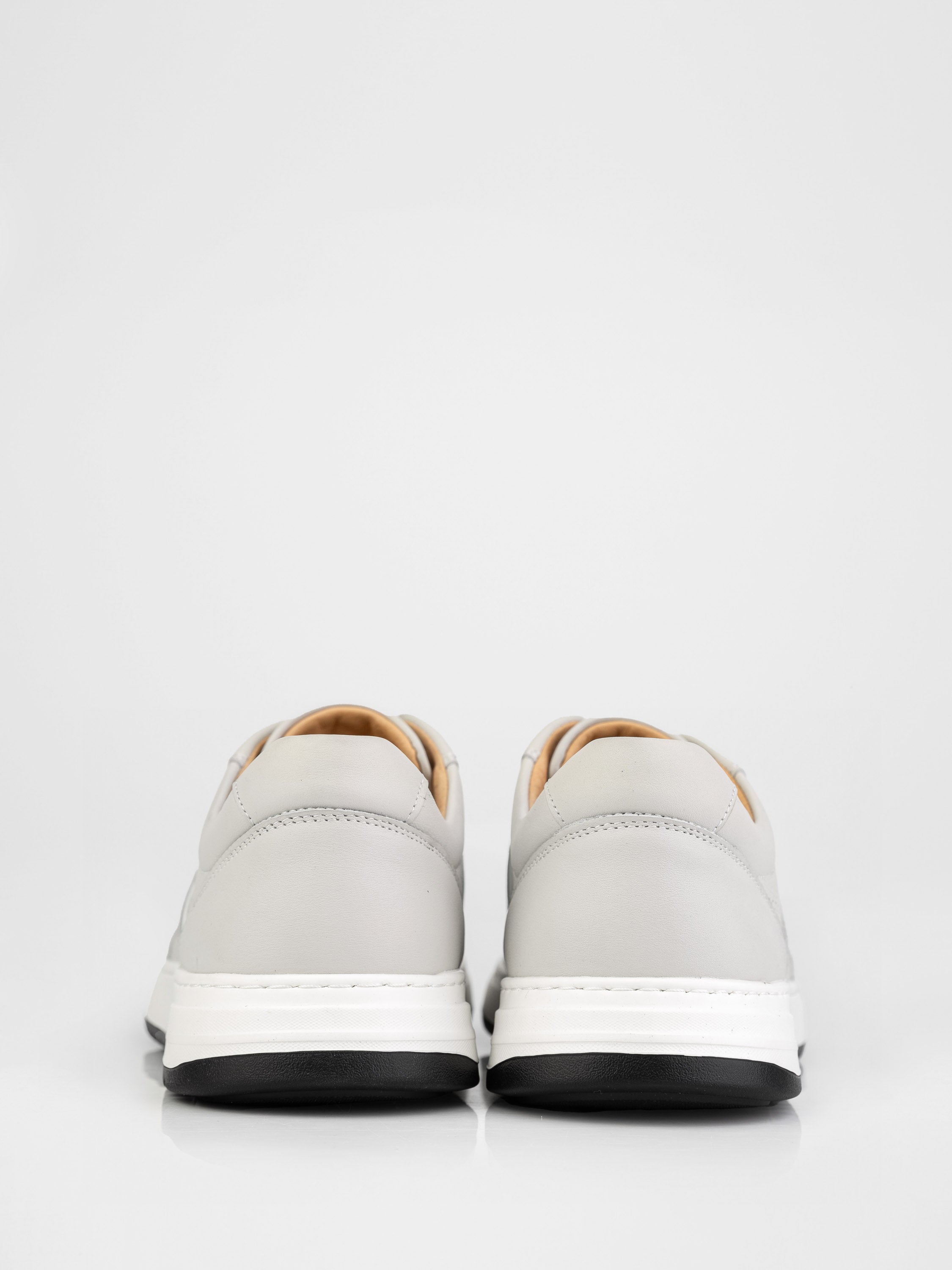 Кеди у білому кольорі з перфорацією