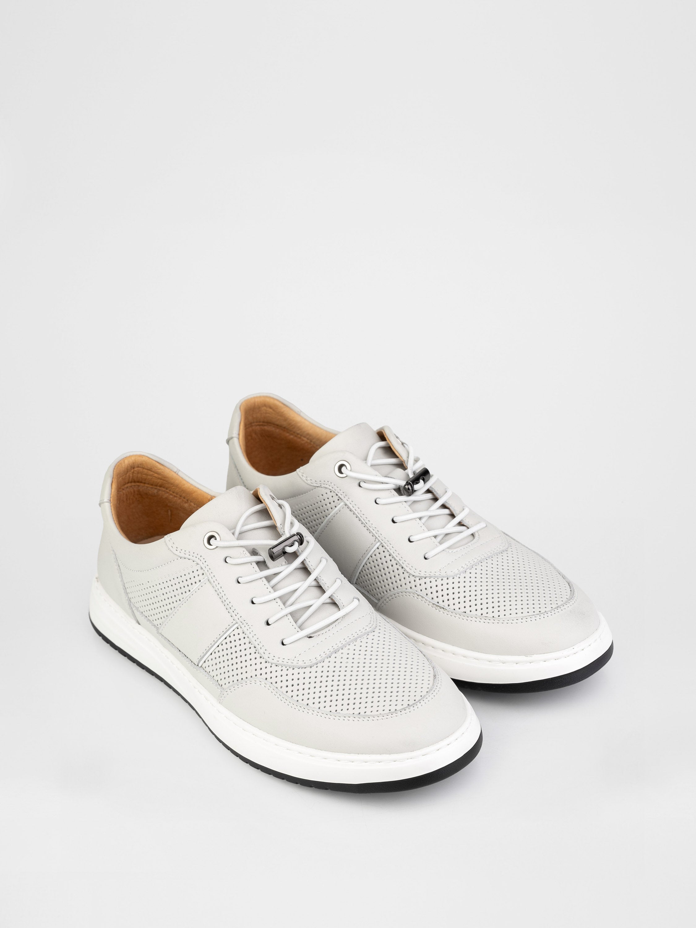 Кеди у білому кольорі з перфорацією