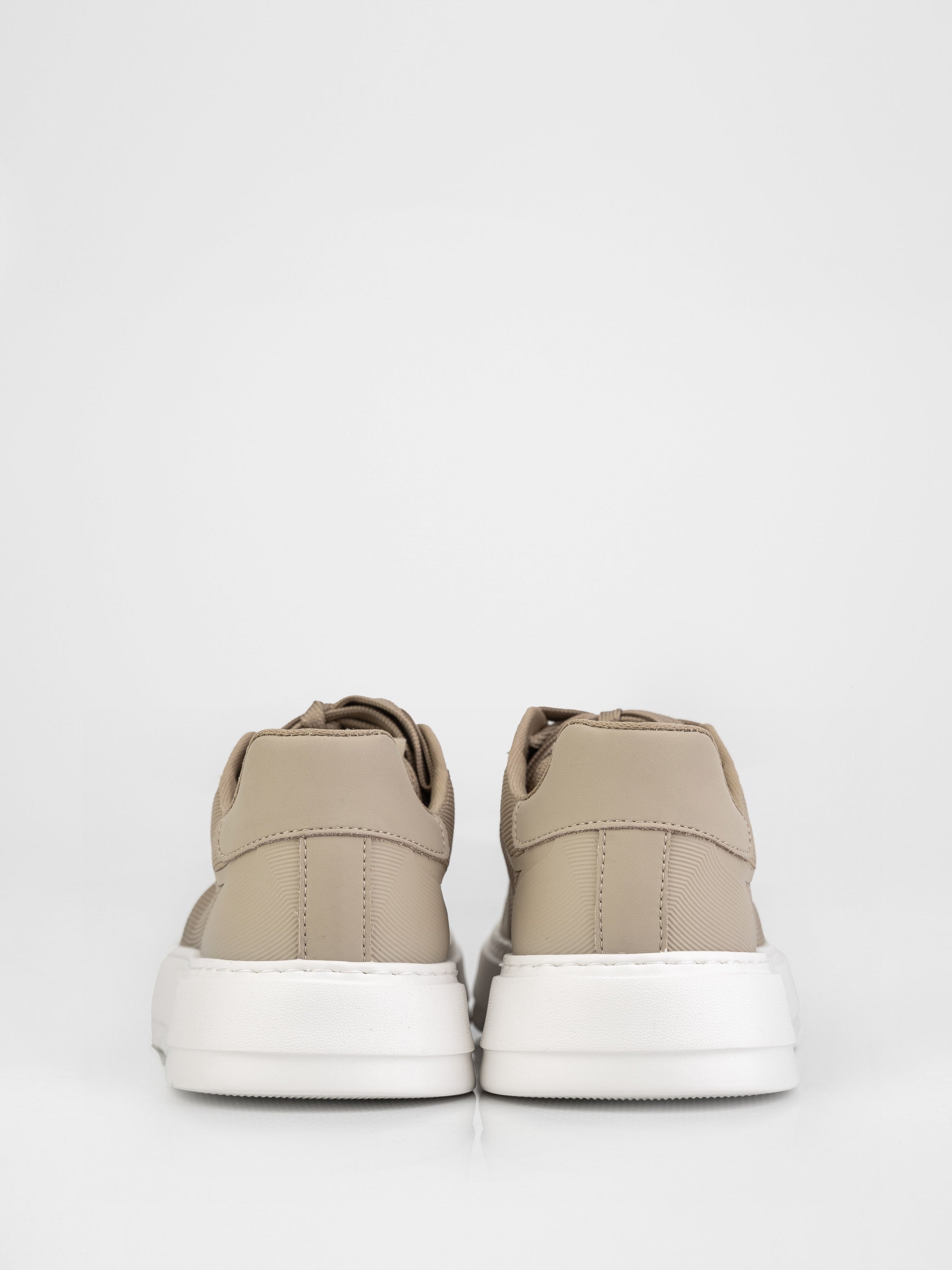 Кеди у бежевому кольорі з сіткою