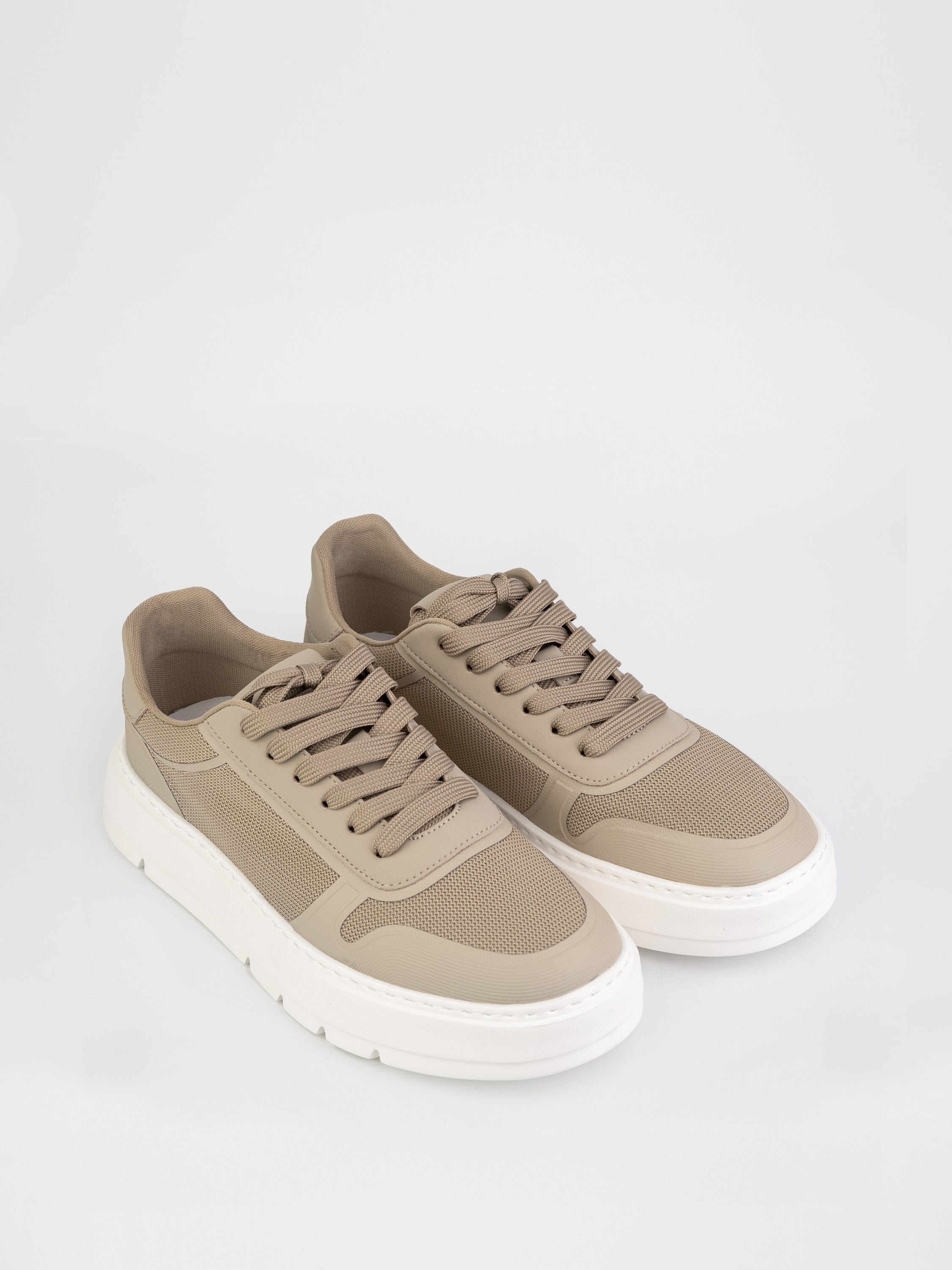 Кеди у бежевому кольорі з сіткою