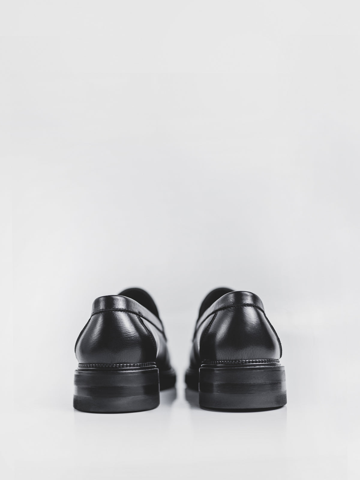 Чоловічі лофери у чорному кольорі