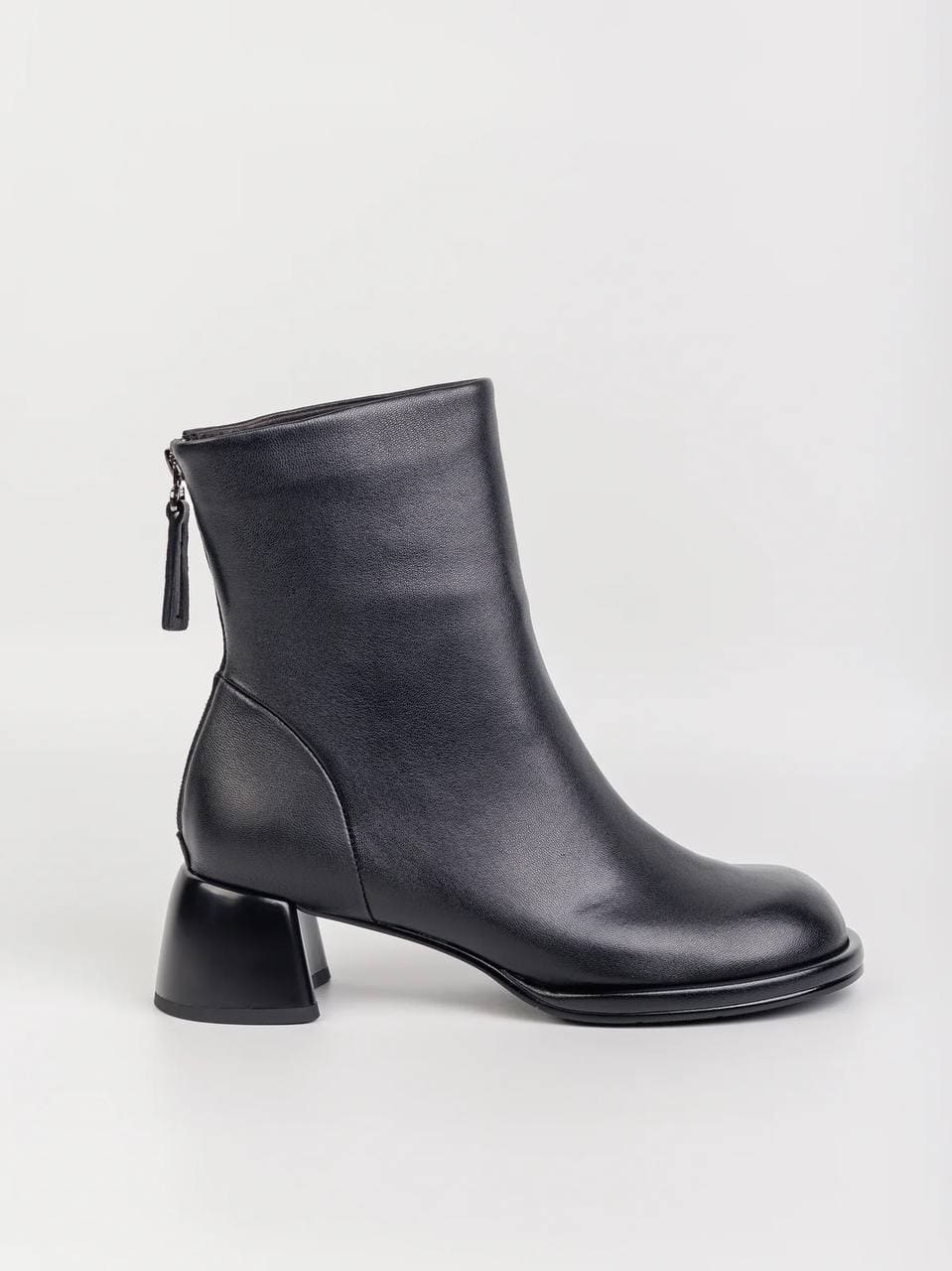 Кожаные ботинки