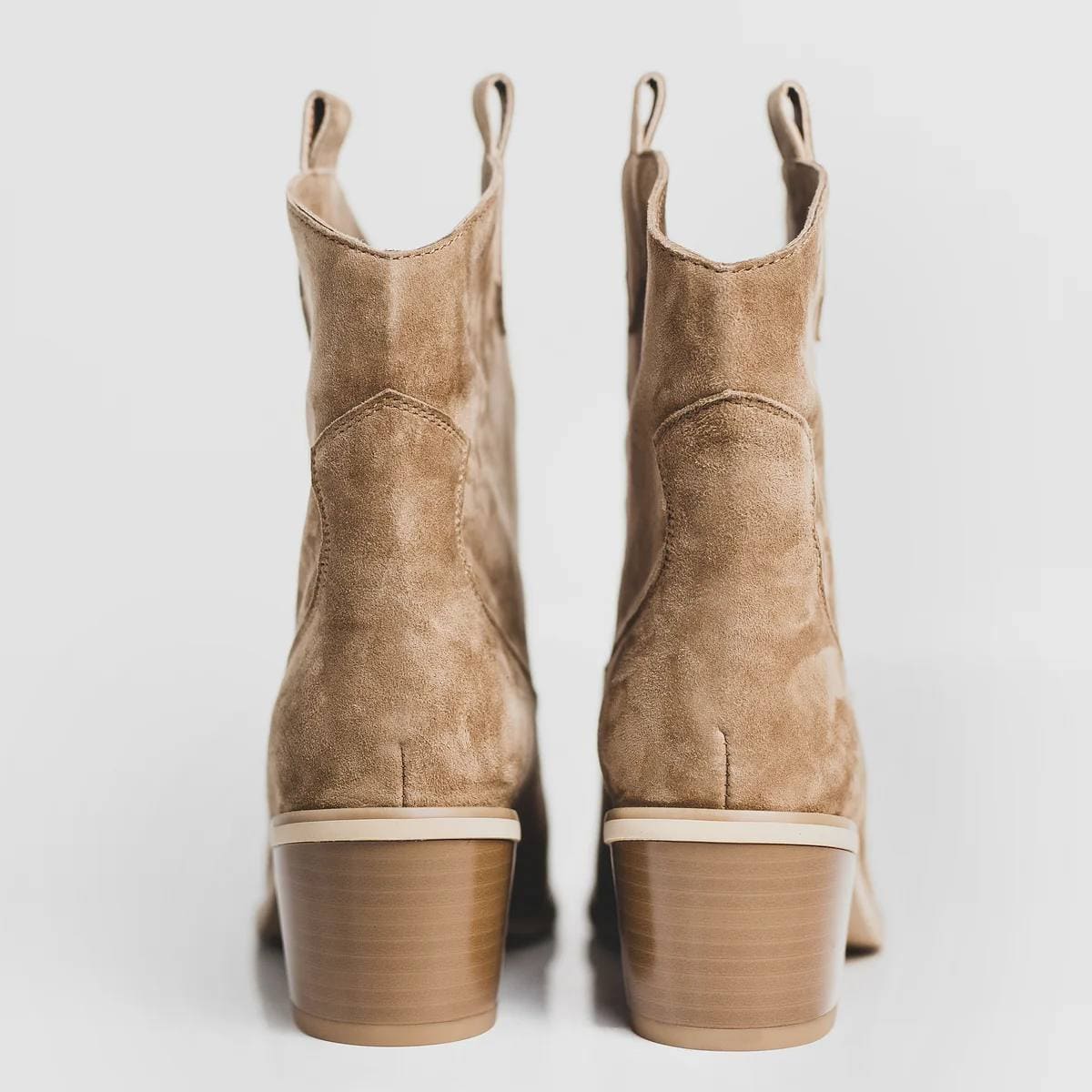 Замшеві черевики Ковбойки у бежевому кольорі