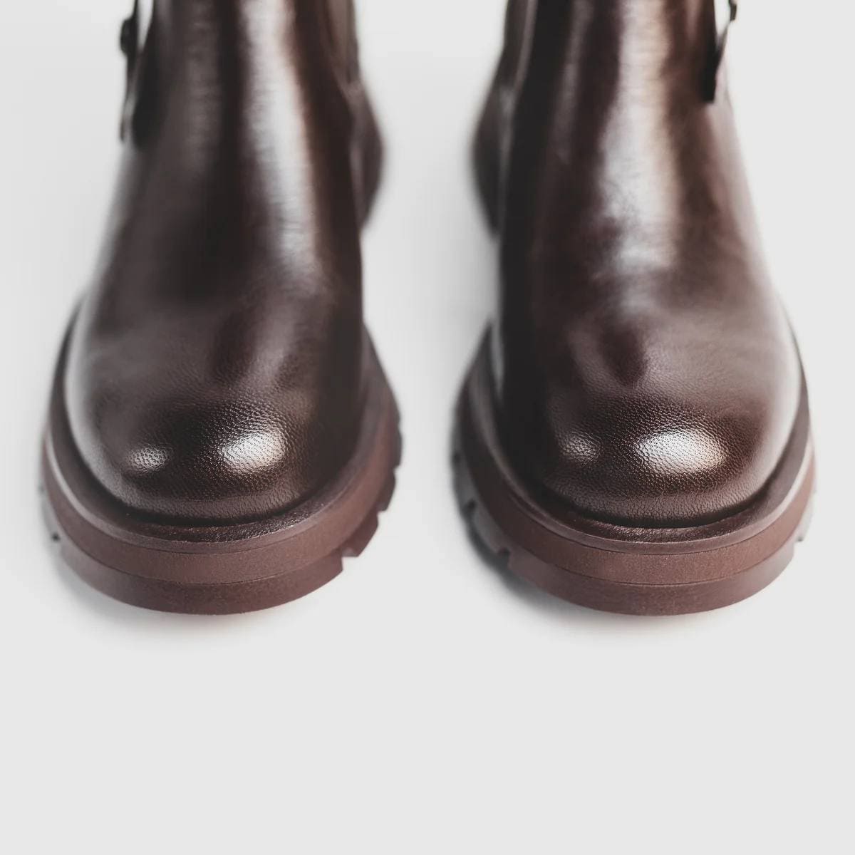 Шкіряні черевики Челсі у коричневому кольорі