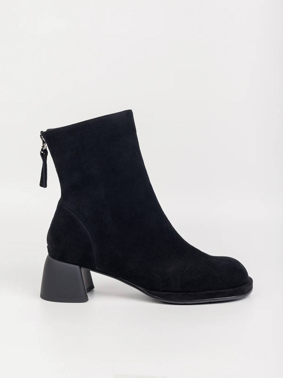 Замшевые ботинки