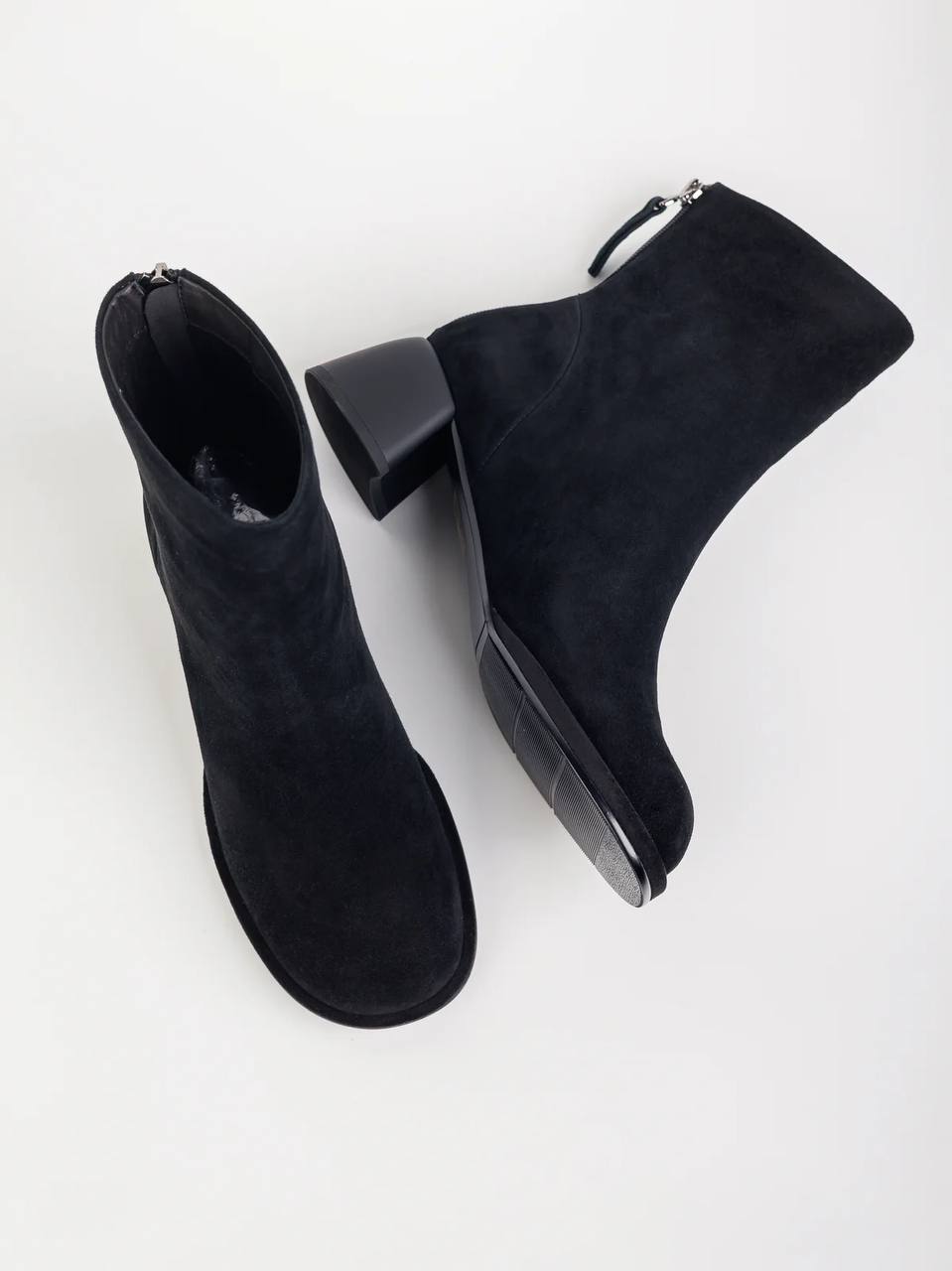 Замшевые ботинки