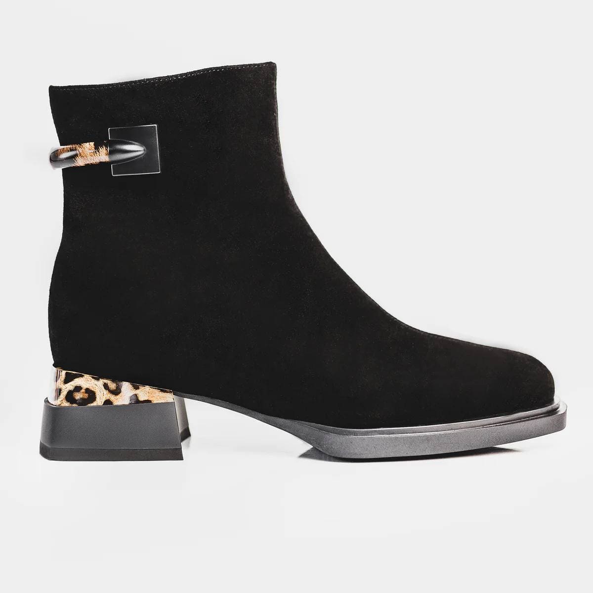 Замшеві черевики декоровані леопардовим принтом