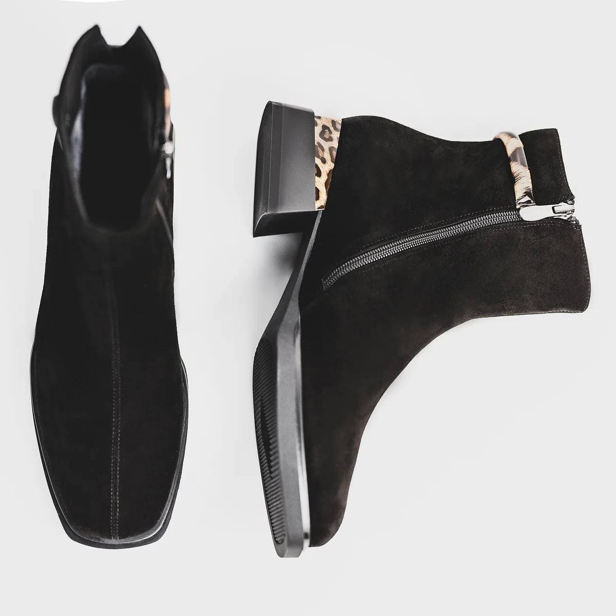 Замшеві черевики декоровані леопардовим принтом