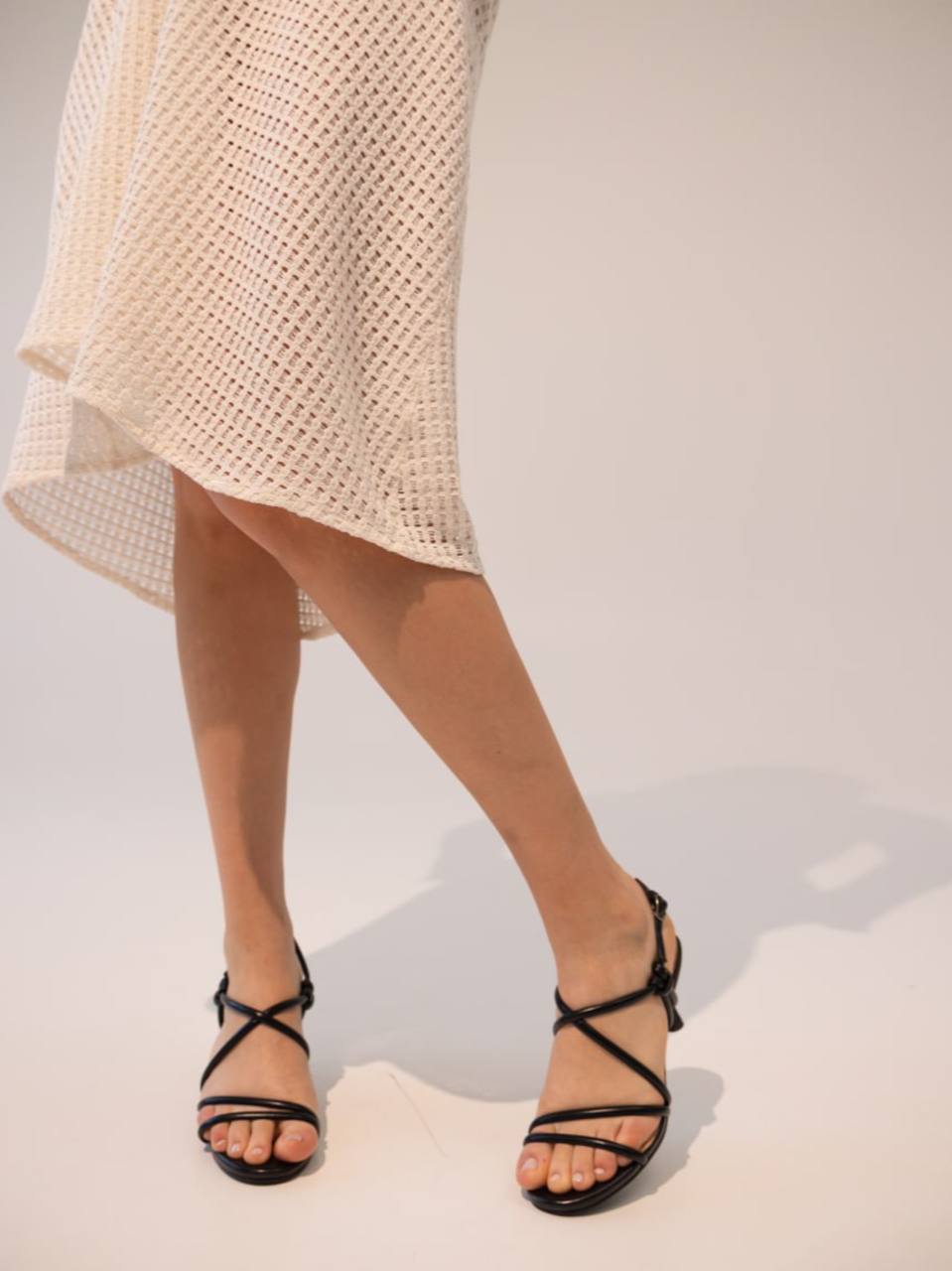 Босоніки на підборах у чорному кольорі