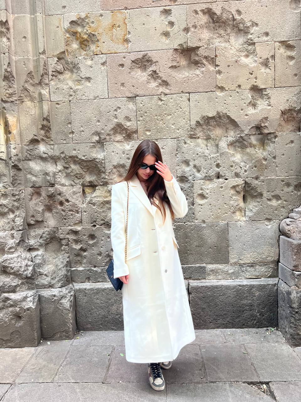 Пальто макси у молочному кольорі