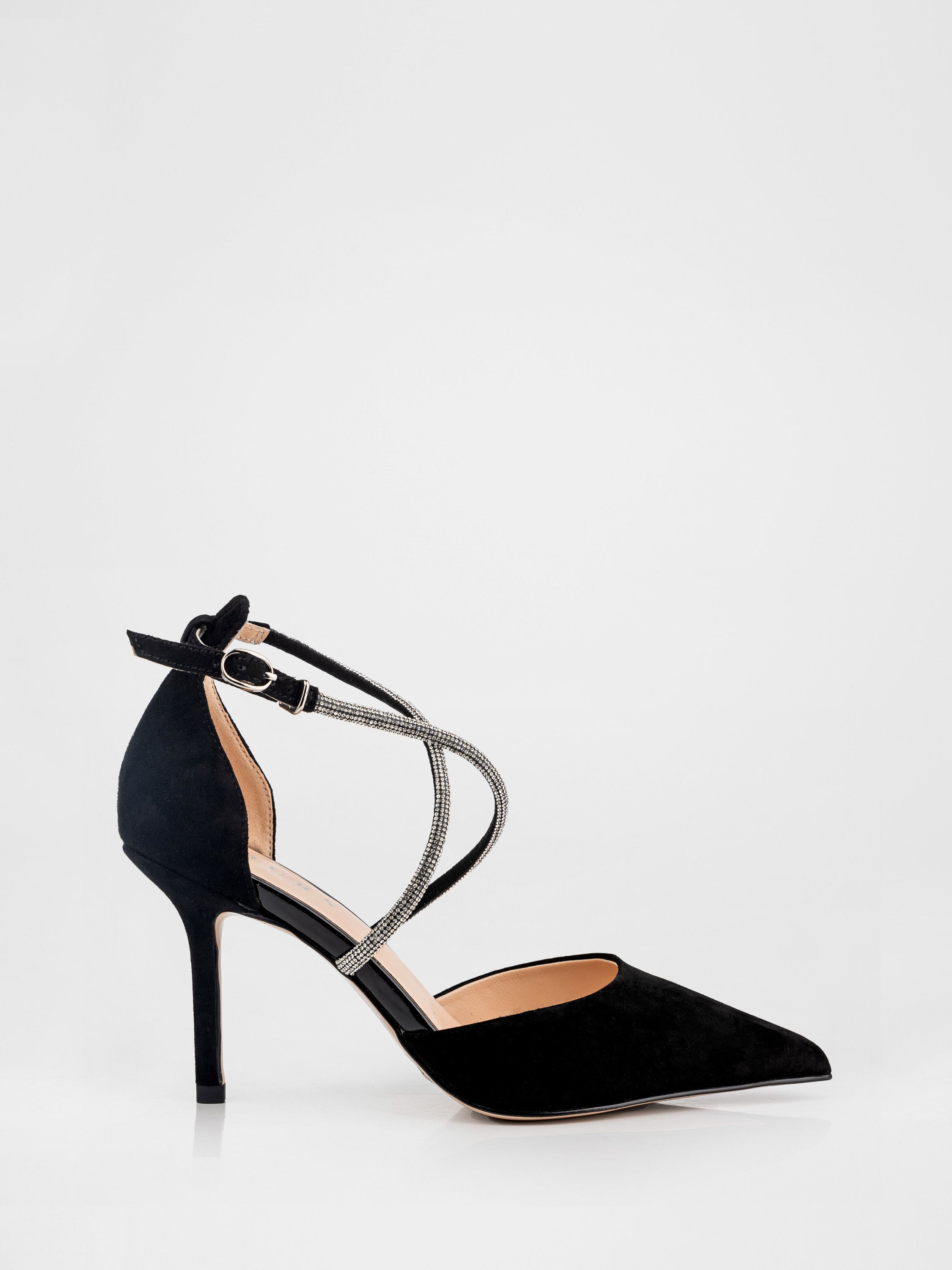 Туфлі у чорному кольорі декоровані камінням