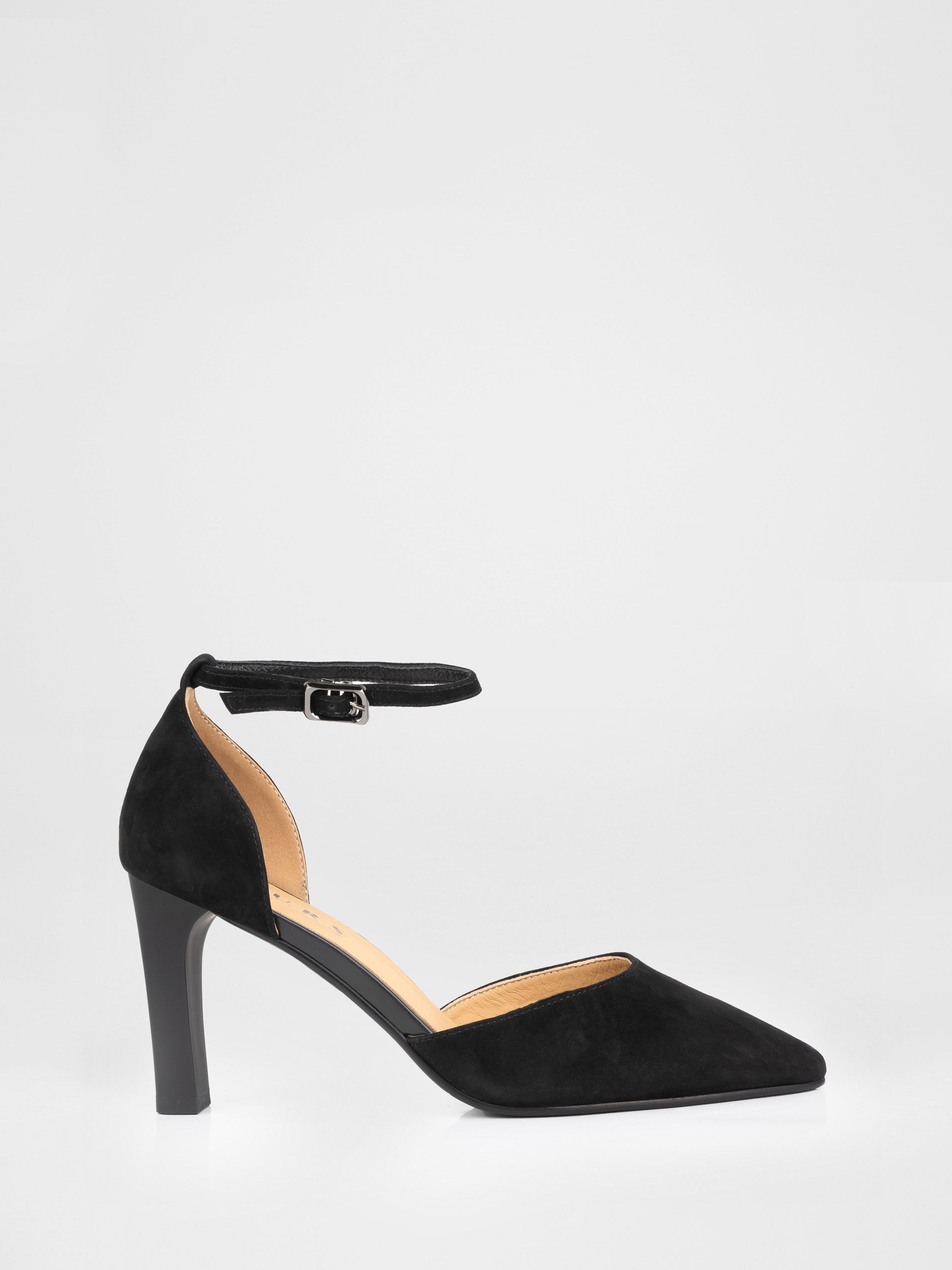 Замшеві туфлі з відкритими лініями у чорному кольорі