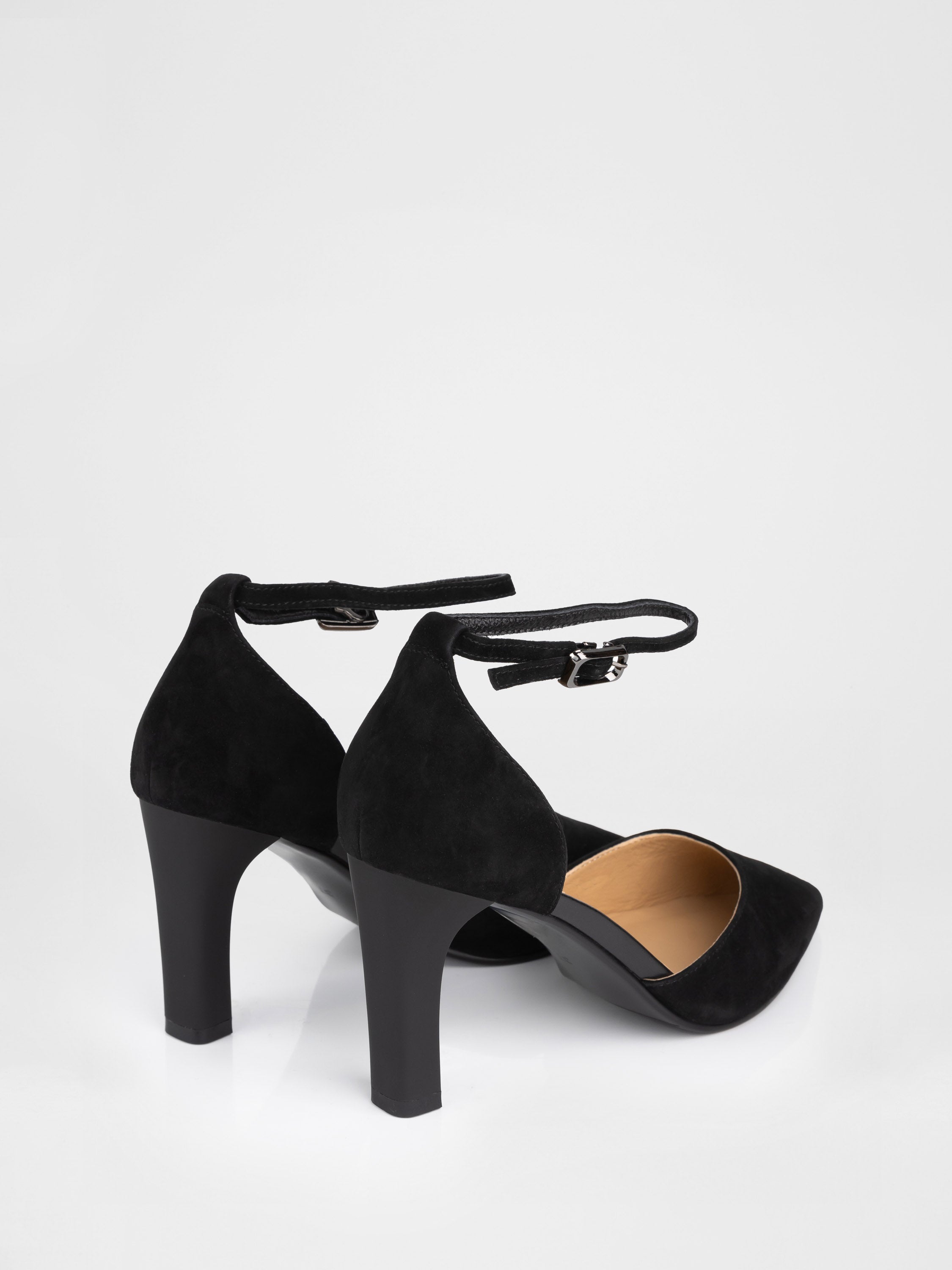 Замшеві туфлі з відкритими лініями у чорному кольорі