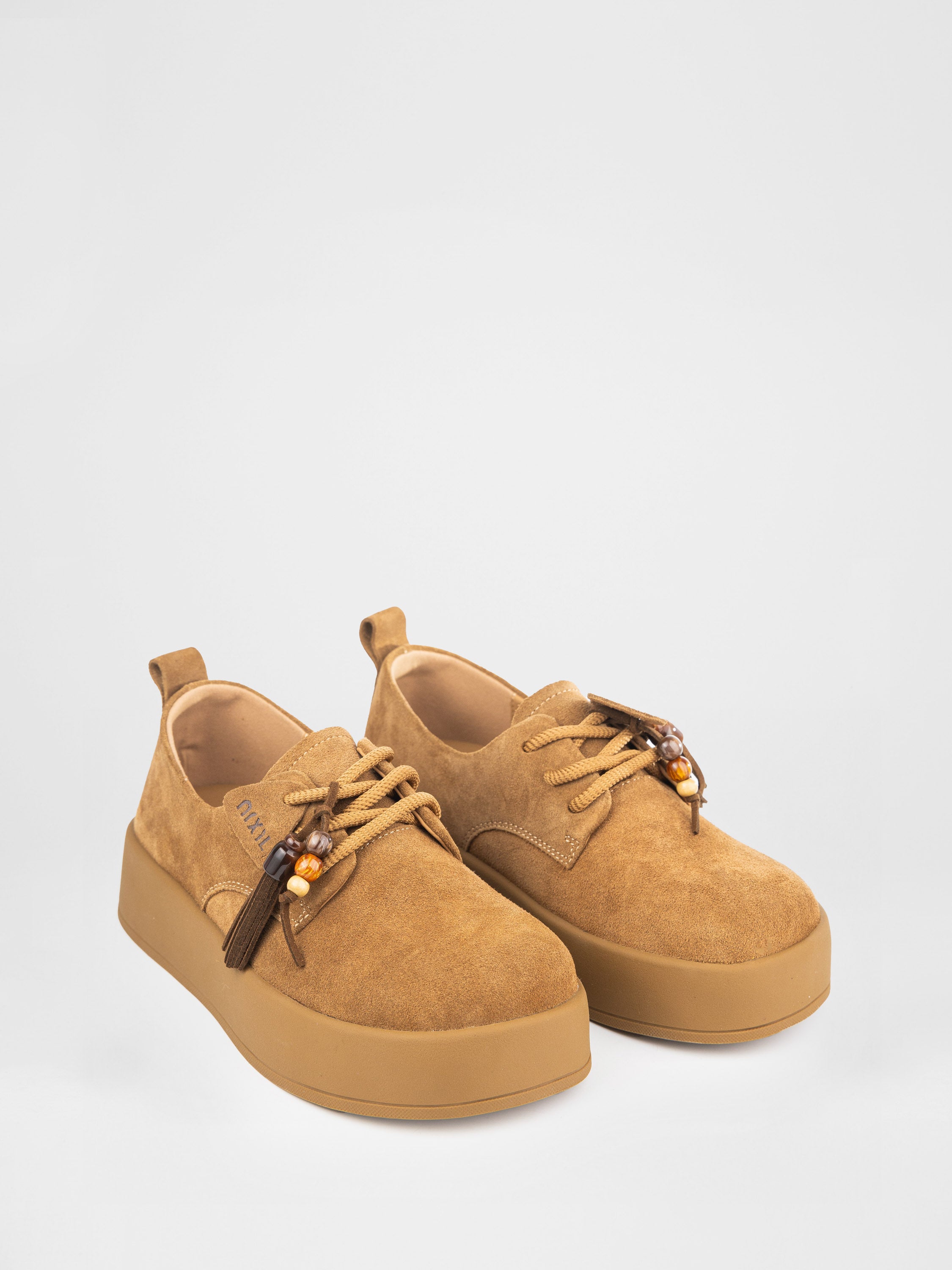 Замшеві лофери у карамельному кольорі