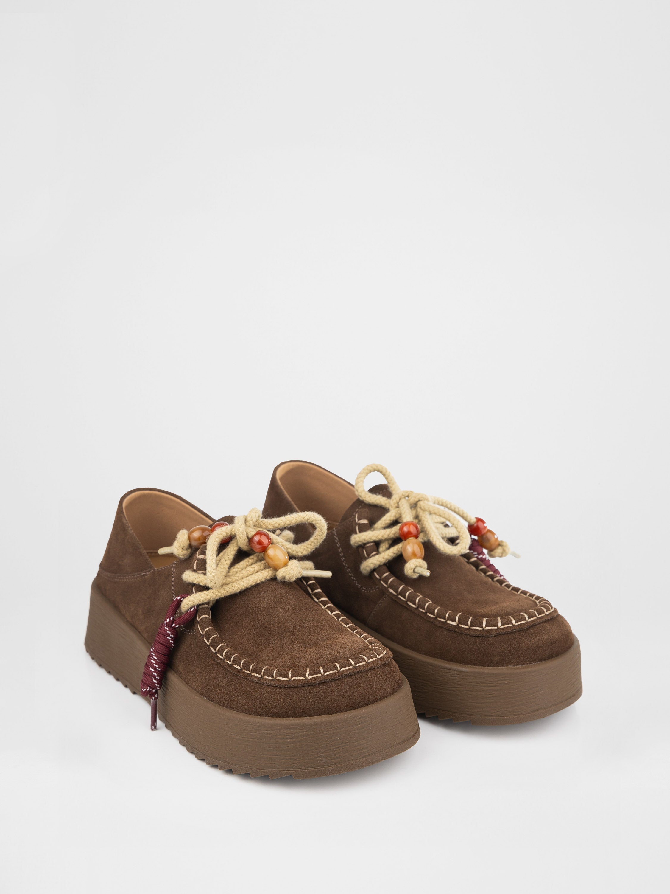 Лофери у коричневому кольорі на масивній підошві