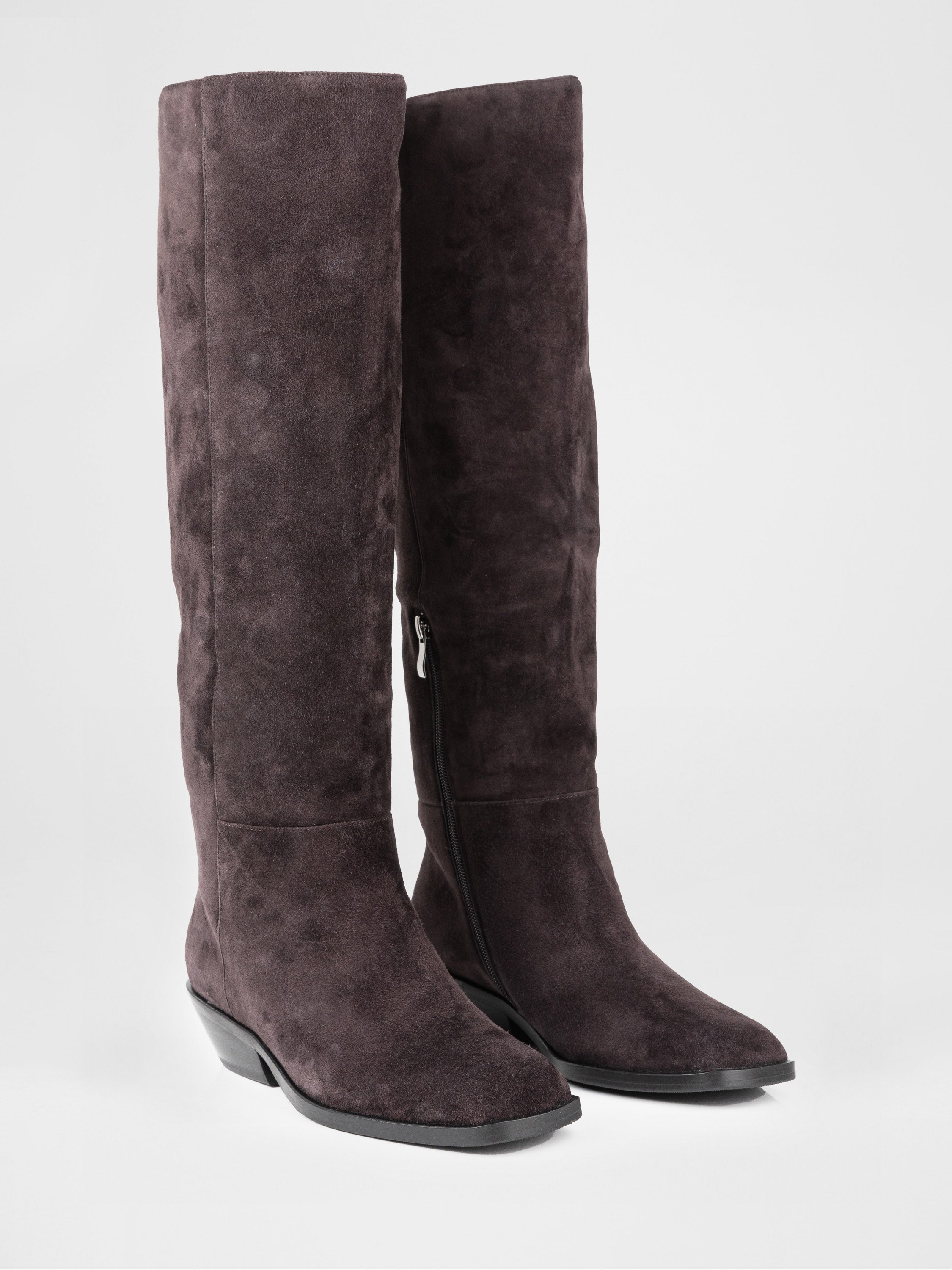 Замшеві чоботи у шоколадному кольорі