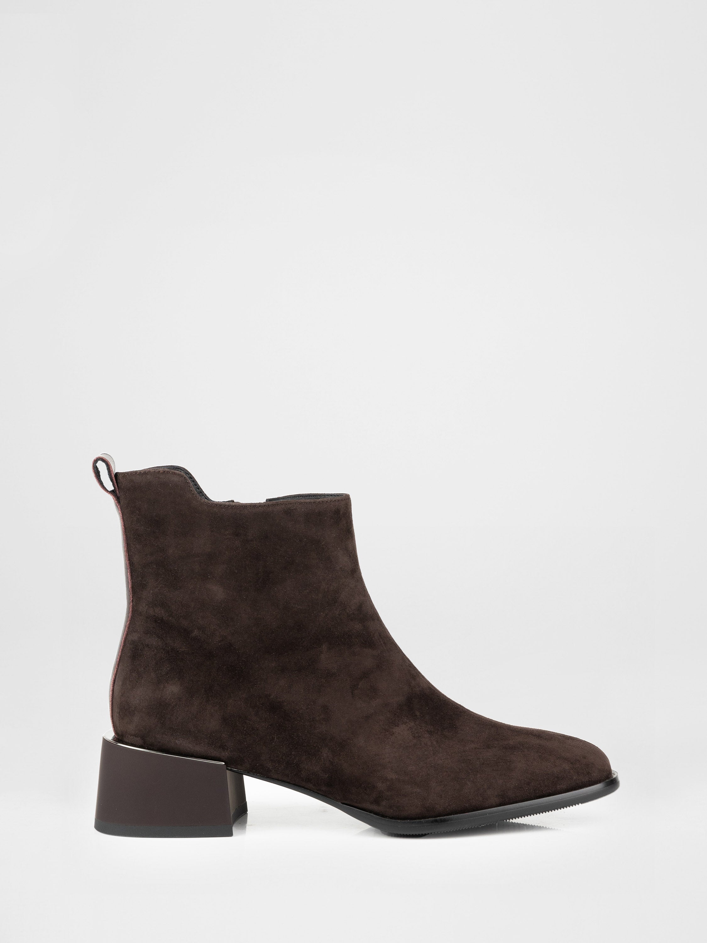 Замшеві черевики у коричневому кольорі