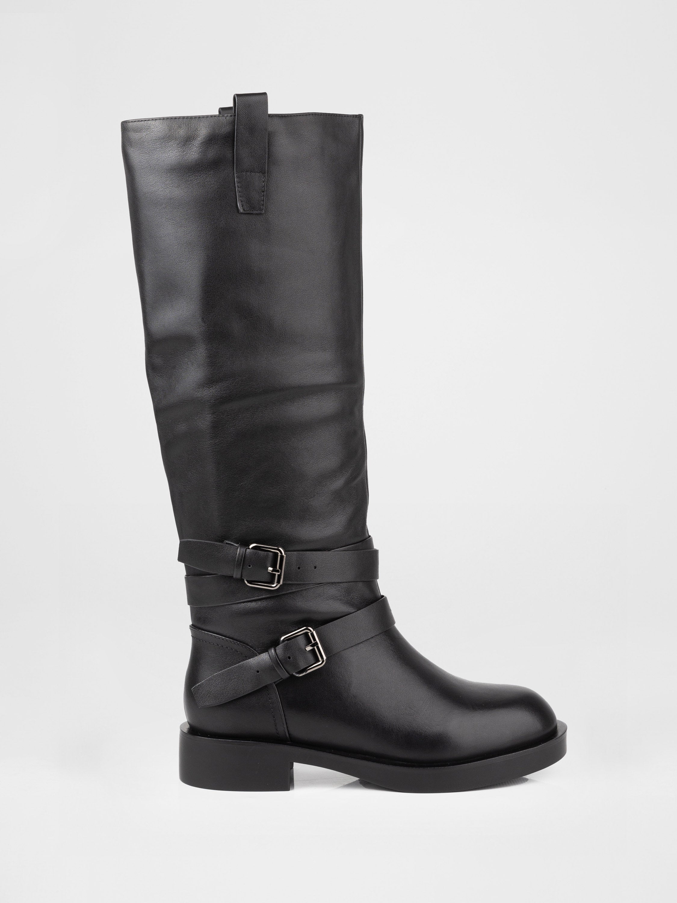 Шкіряні чоботи декоровані пряжками