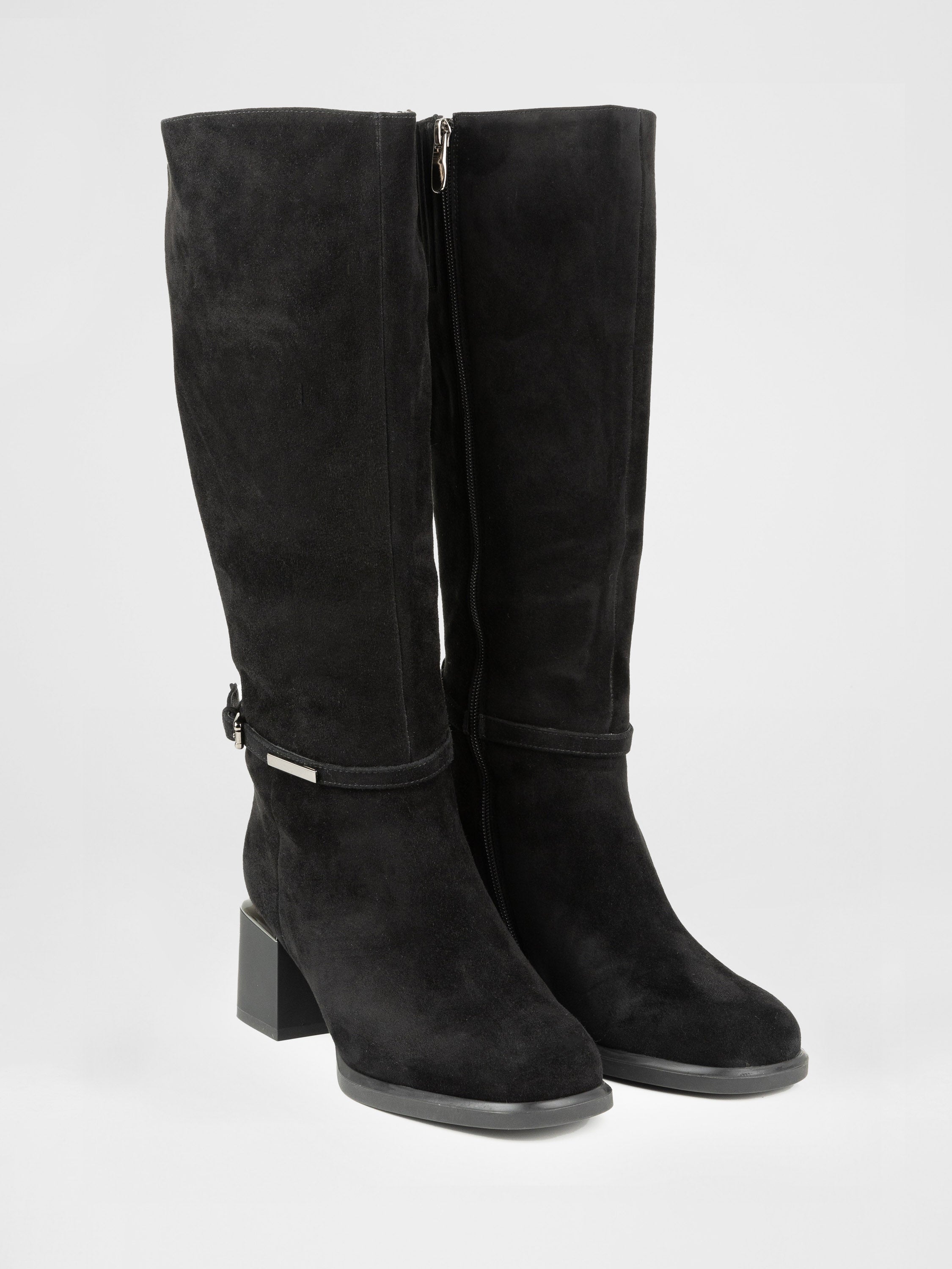 Чоботи на стійких підборах у чорному кольорі