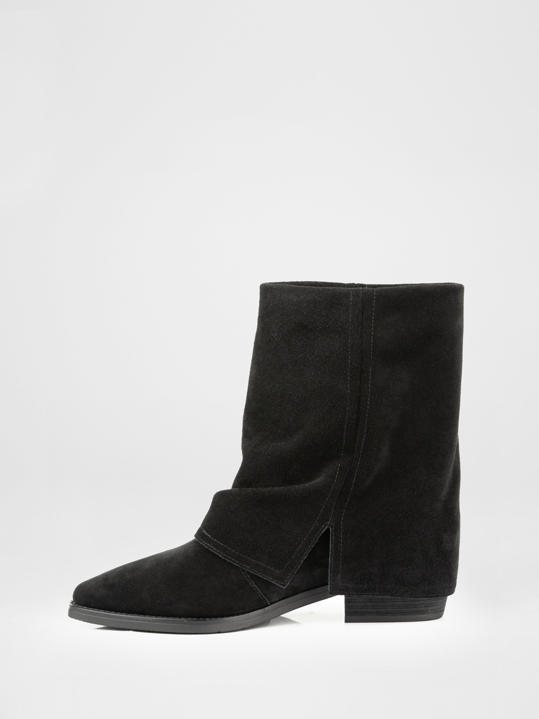 Замшеві ковбойки у чорному кольорі