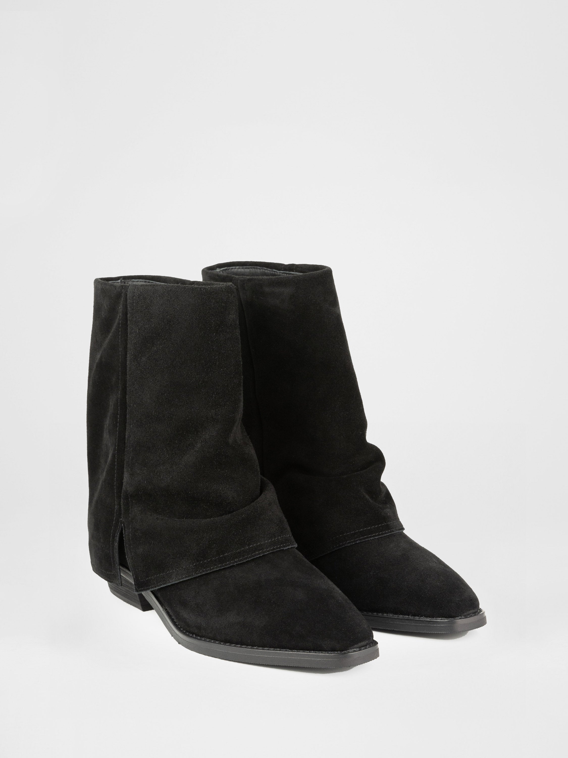 Замшеві ковбойки у чорному кольорі