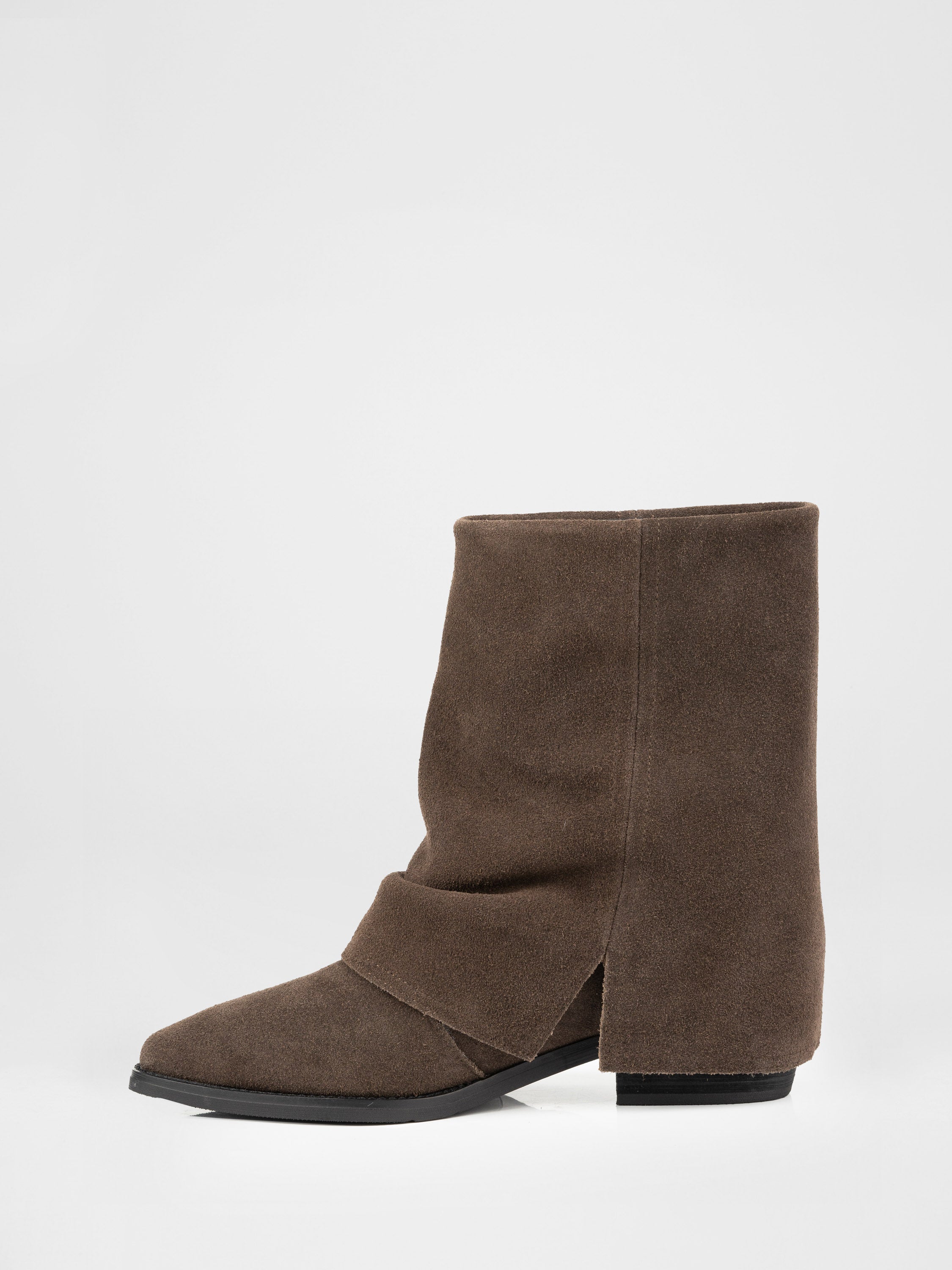 Замшеві ковбойки у коричневому кольорі