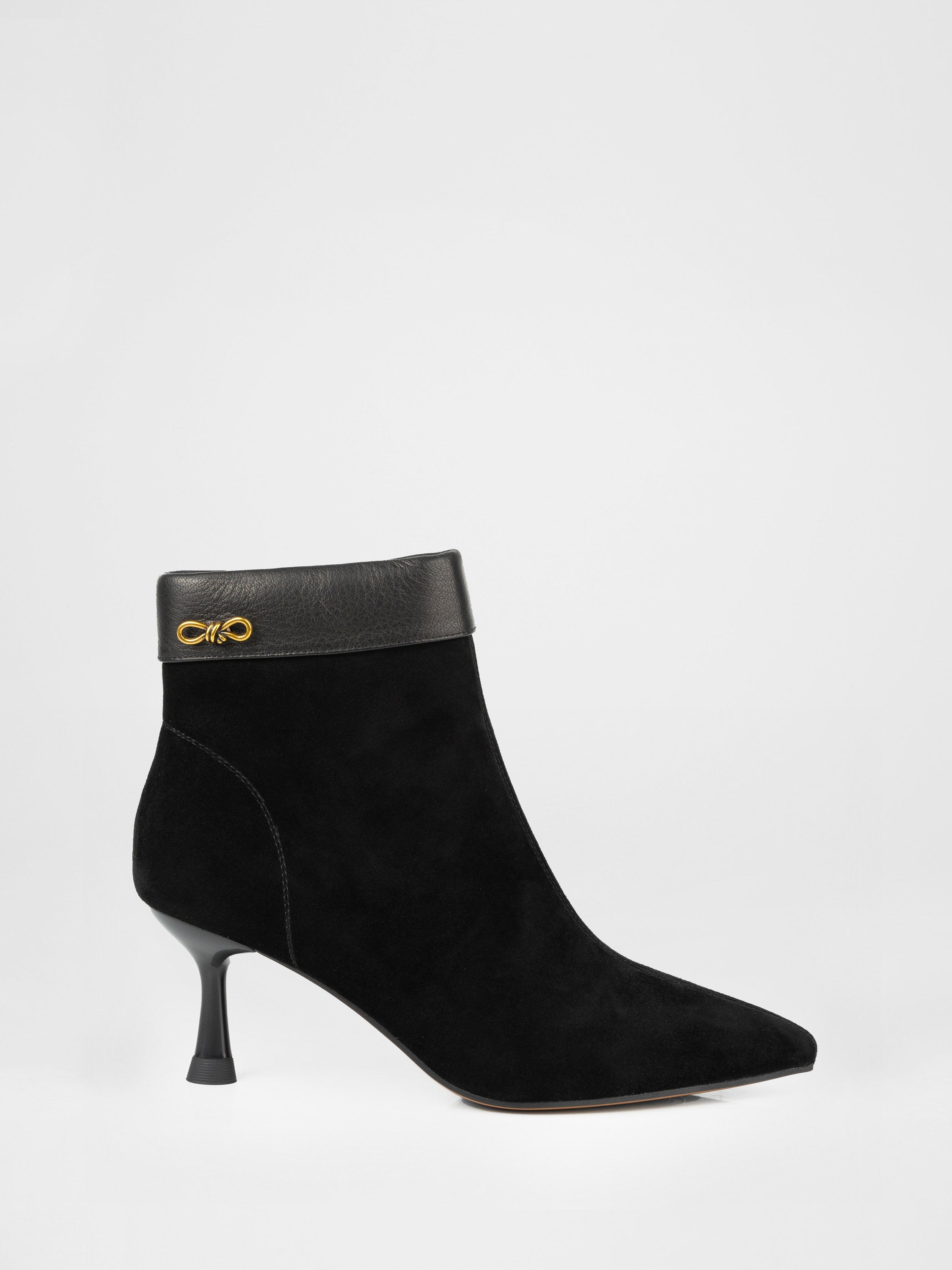 Замшеві ботильйони у чорному кольорі