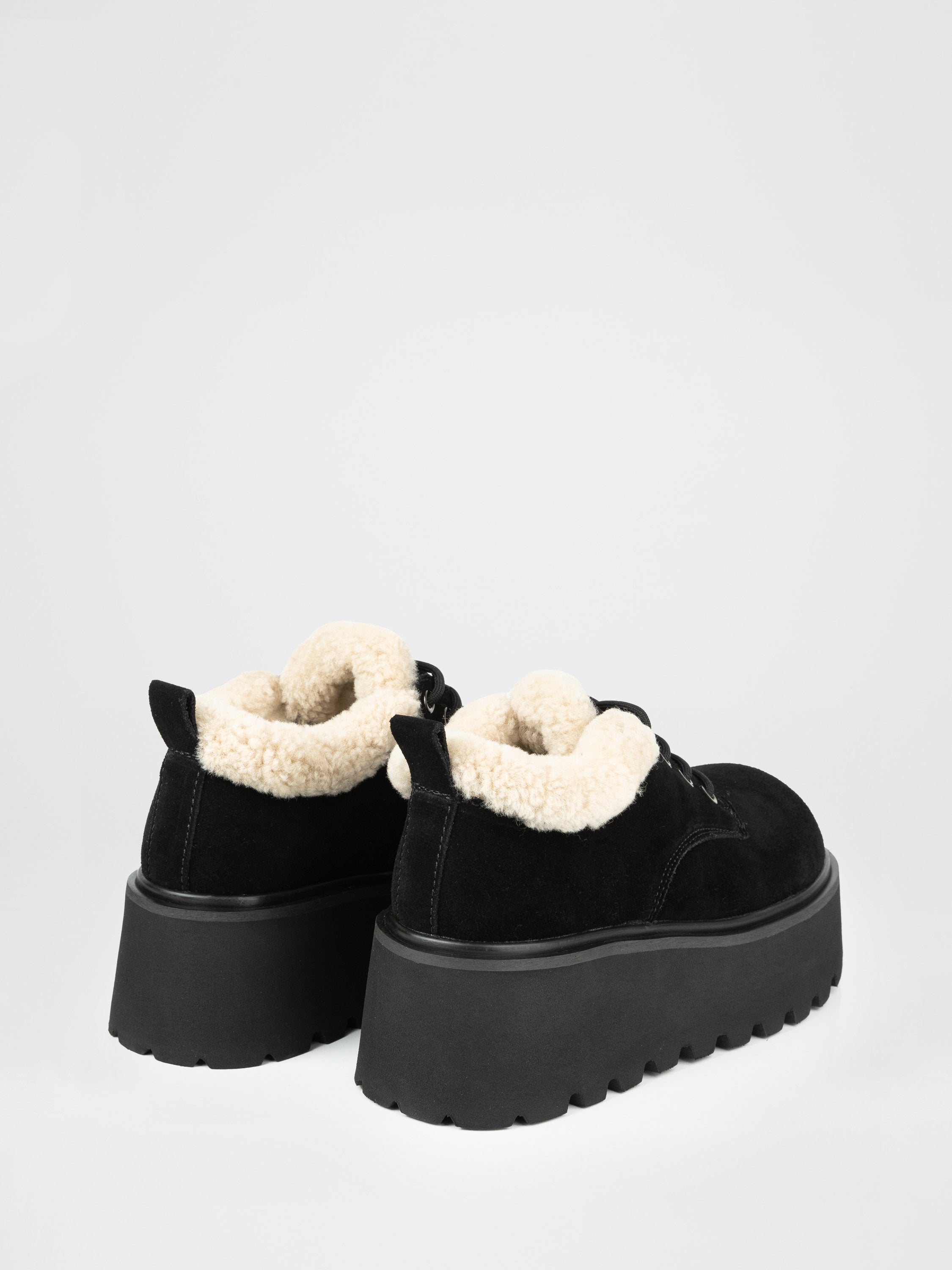 Туфлі-Уггі у чорному кольорі