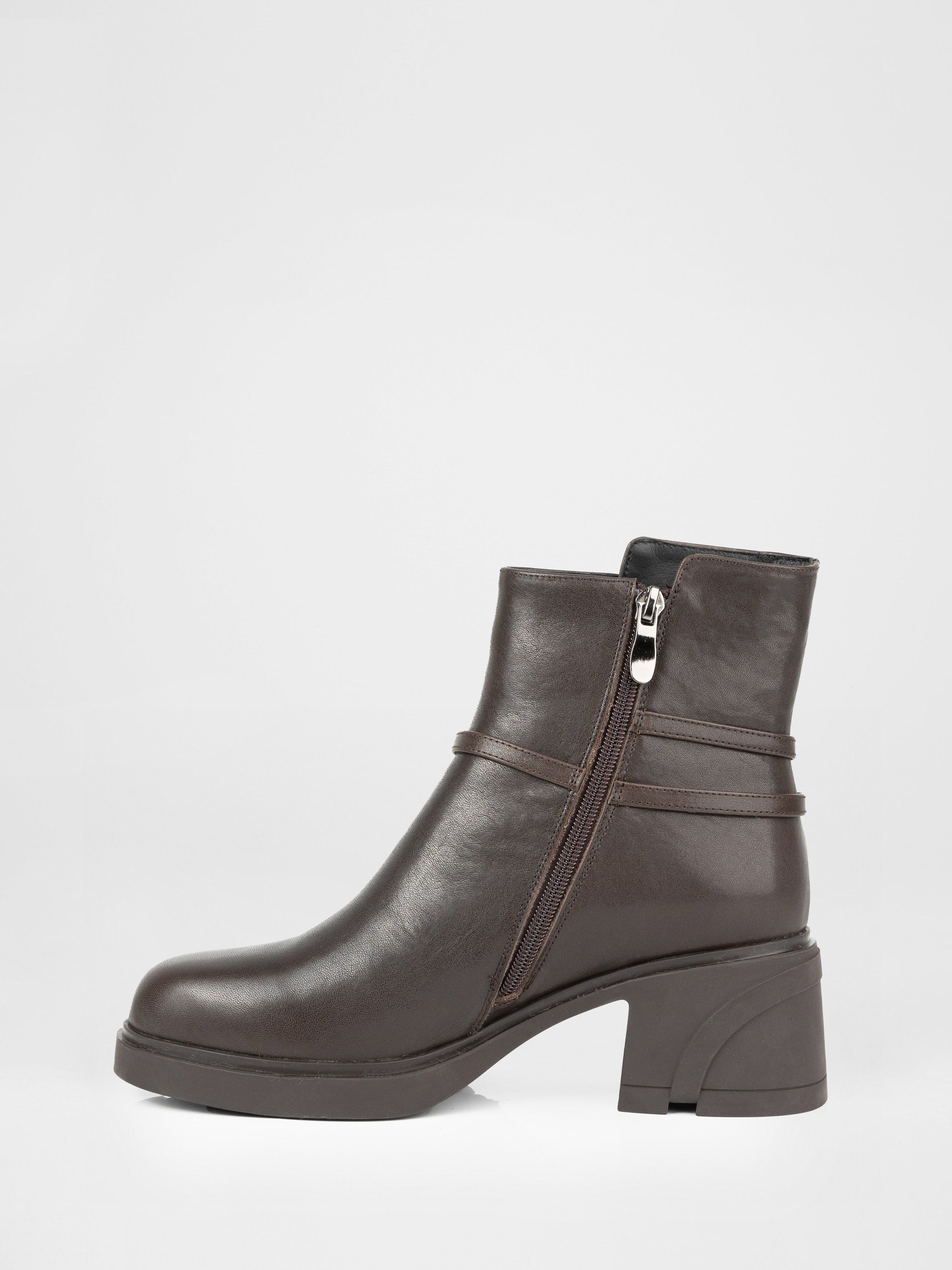 Шкіряні черевики на масивних підборах у коричневому кольорі