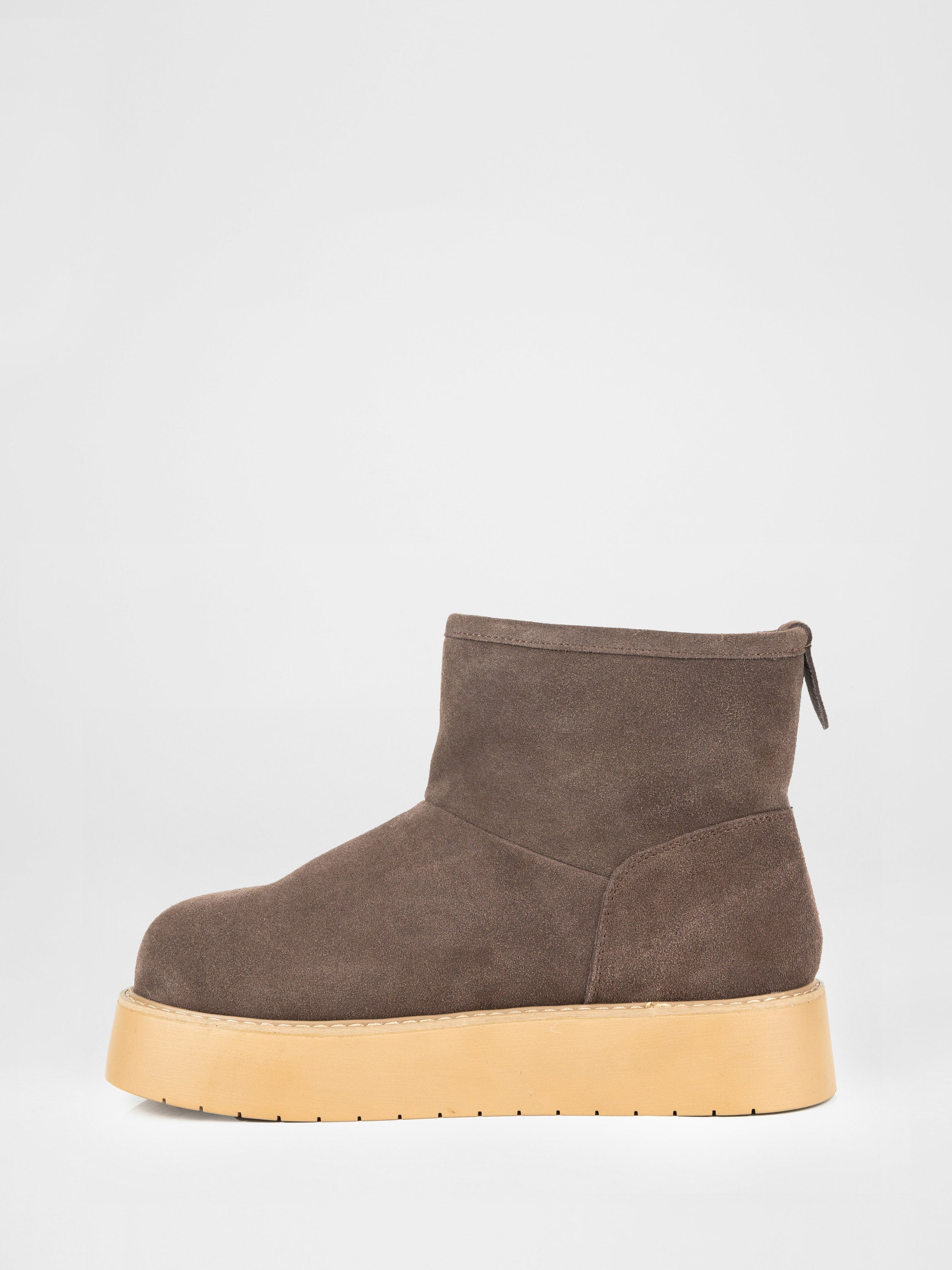 Замшеві Уггі у коричневому кольорі