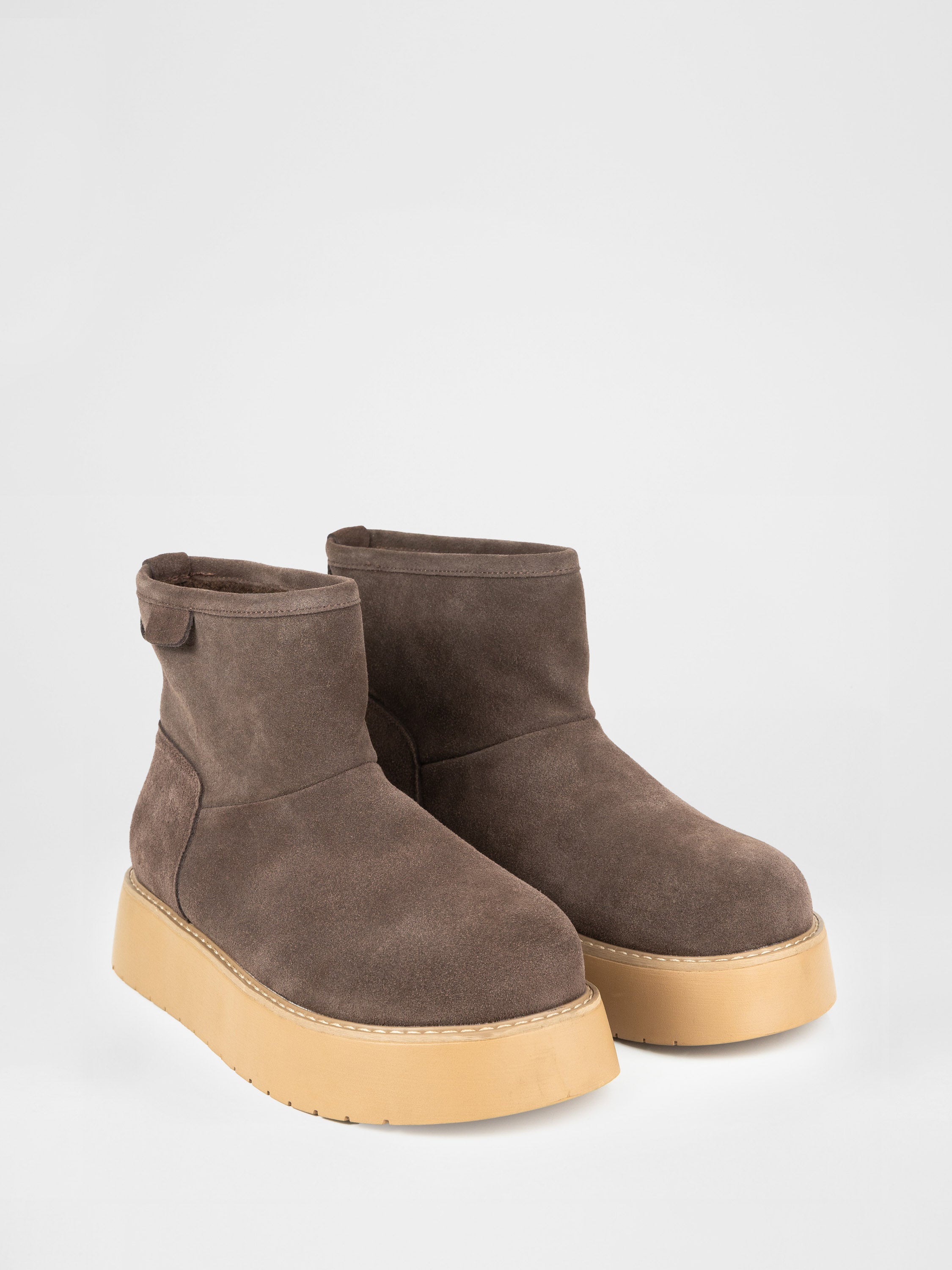 Замшеві Уггі у коричневому кольорі