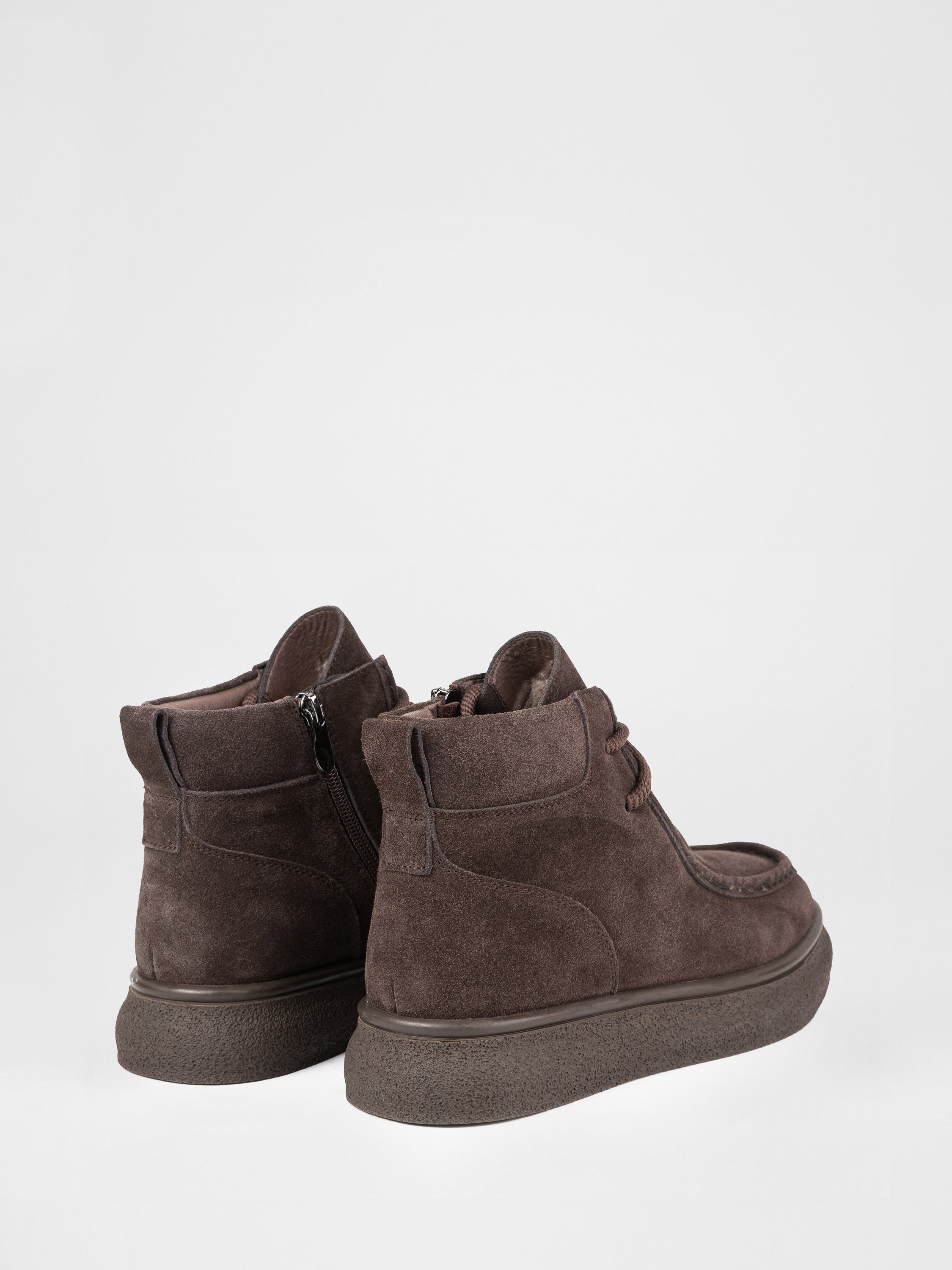 Замшеві черевики у коричневому кольорі