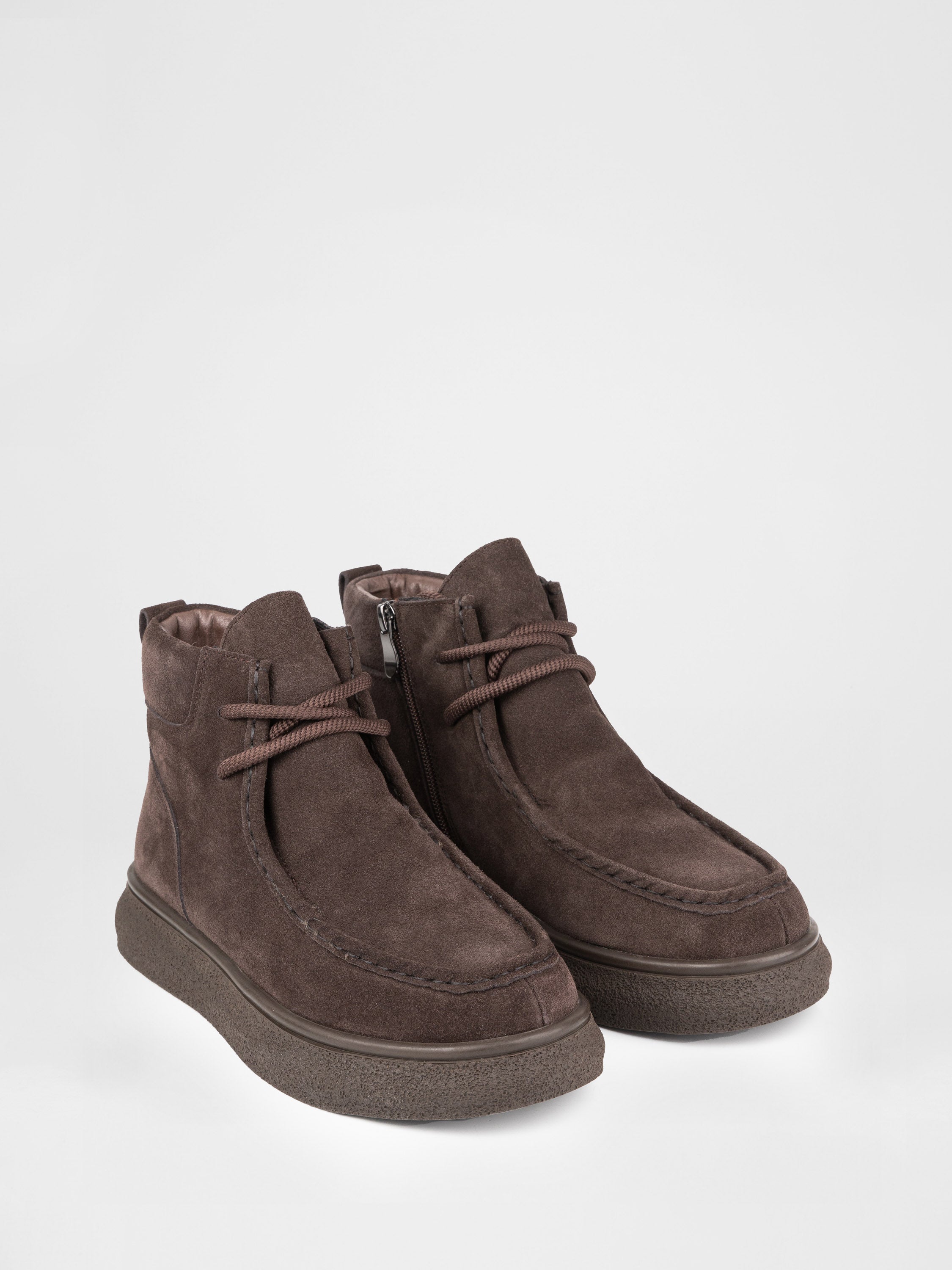 Замшеві черевики у коричневому кольорі