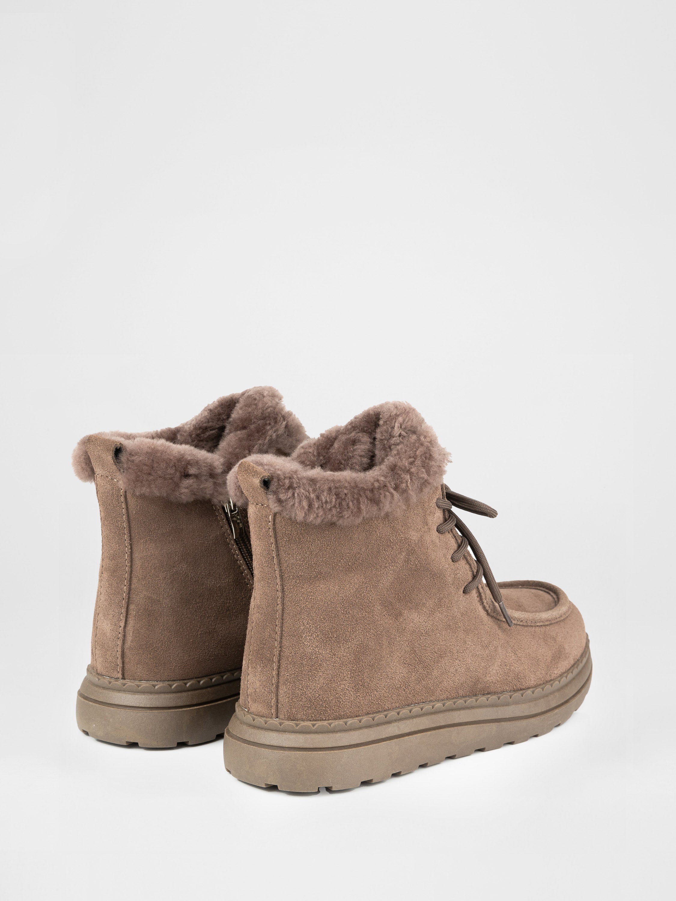 Замшеві черевики у кольорі кава на шнурівці