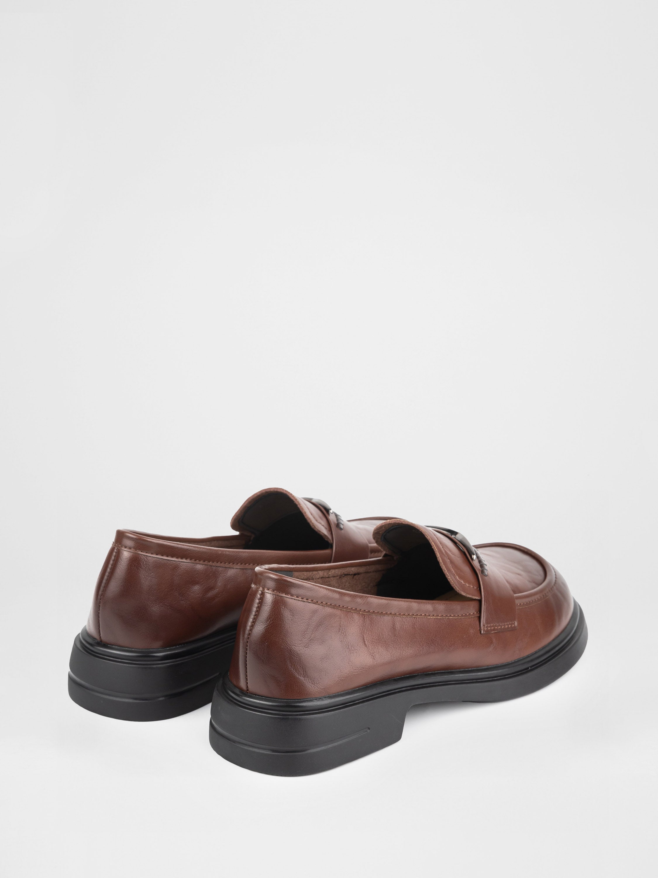 Шкіряні лофери у коричневому кольорі