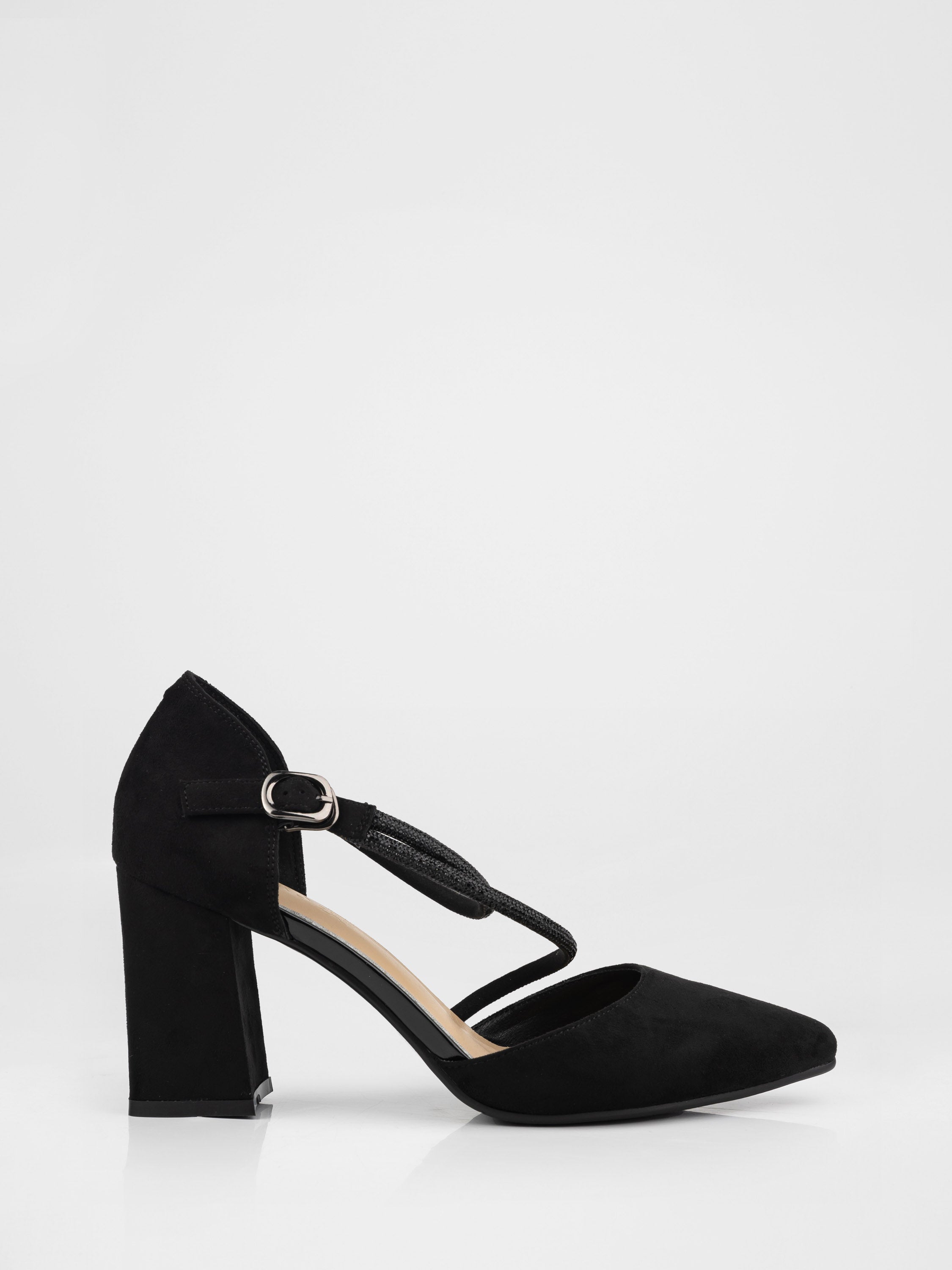 Туфлі у чорному кольорі декоровані камінням