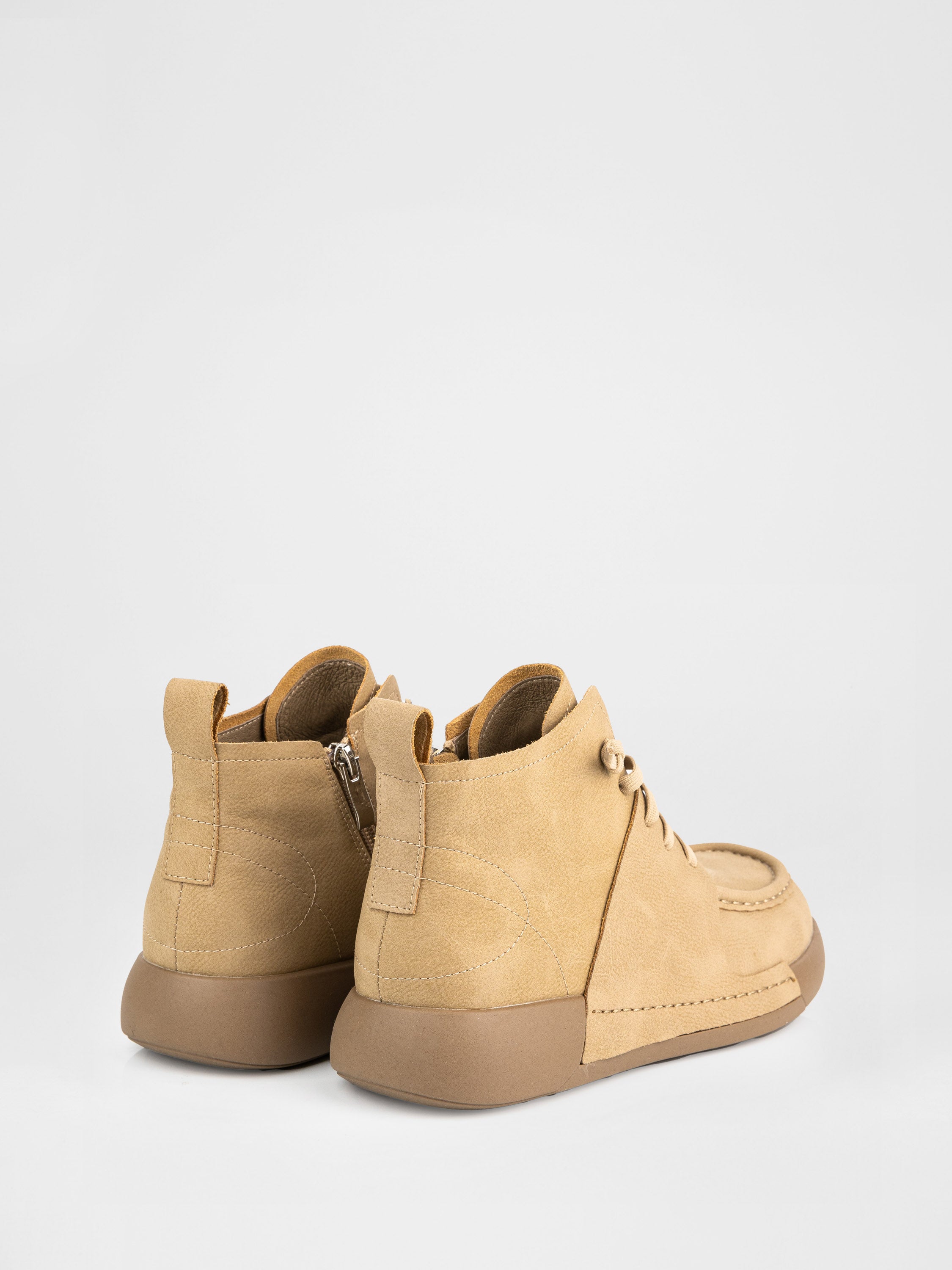 Шкіряні черевики у бежевому кольорі