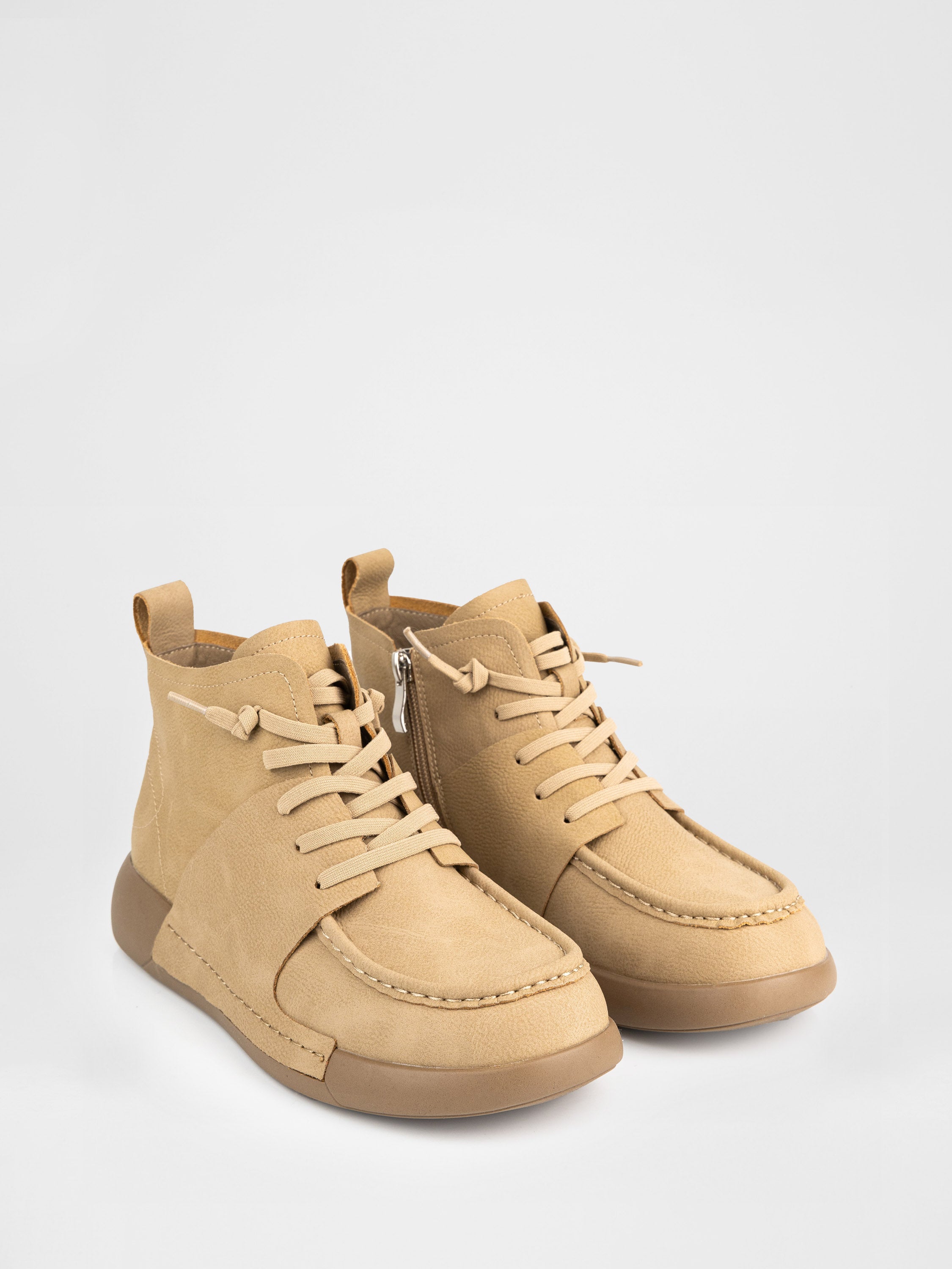 Шкіряні черевики у бежевому кольорі