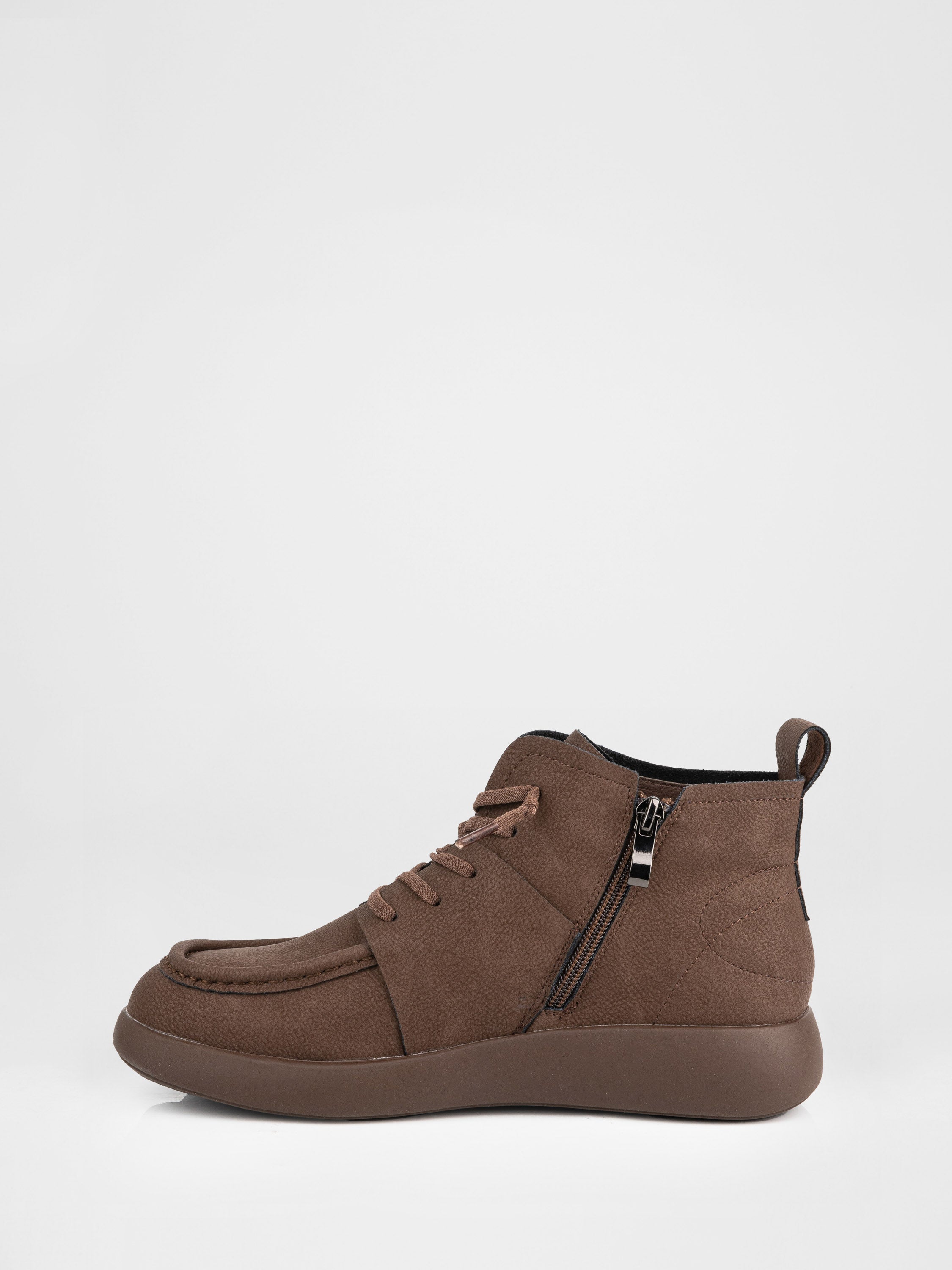 Шкіряні черевики у коричневому кольорі