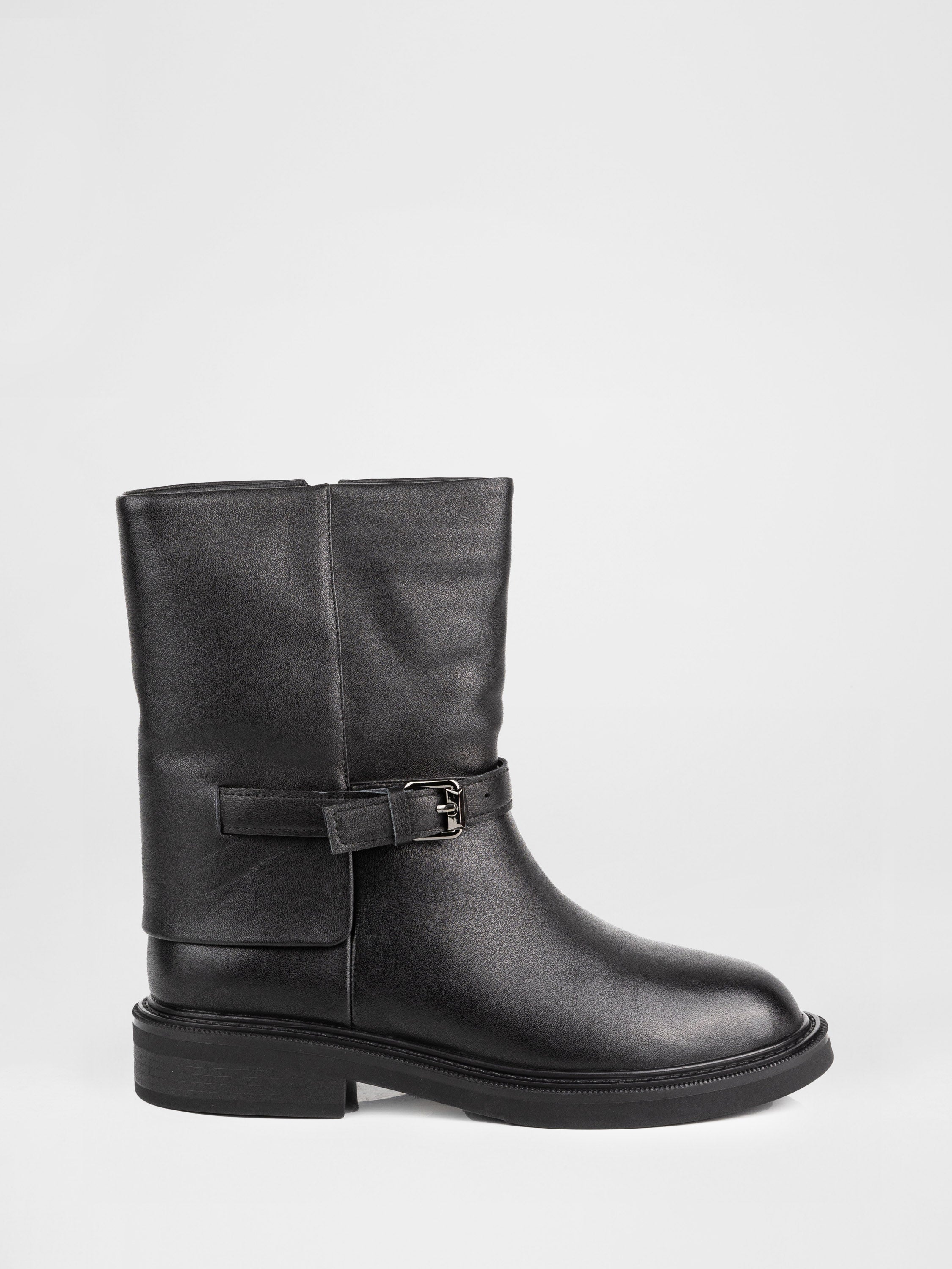 Зимові черевики у чорному кольорі